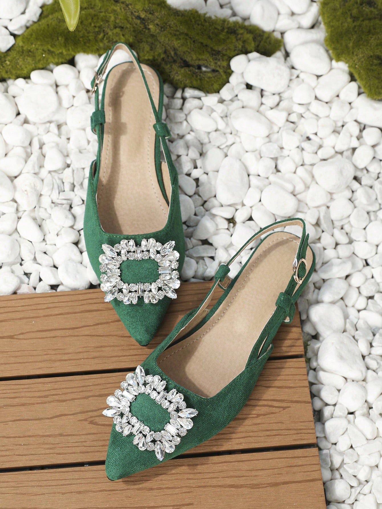 In Green Women Flats