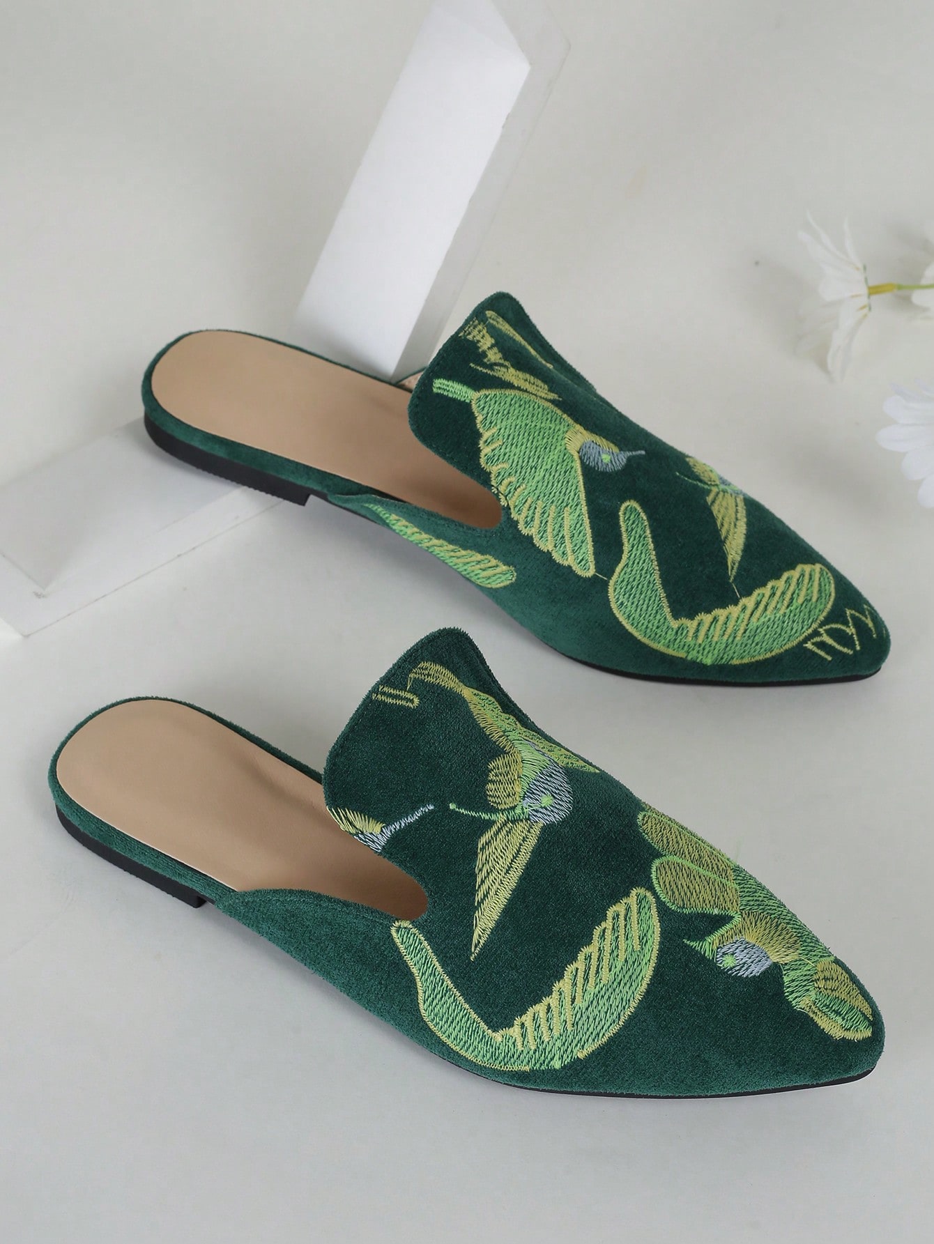 In Green Women Flats