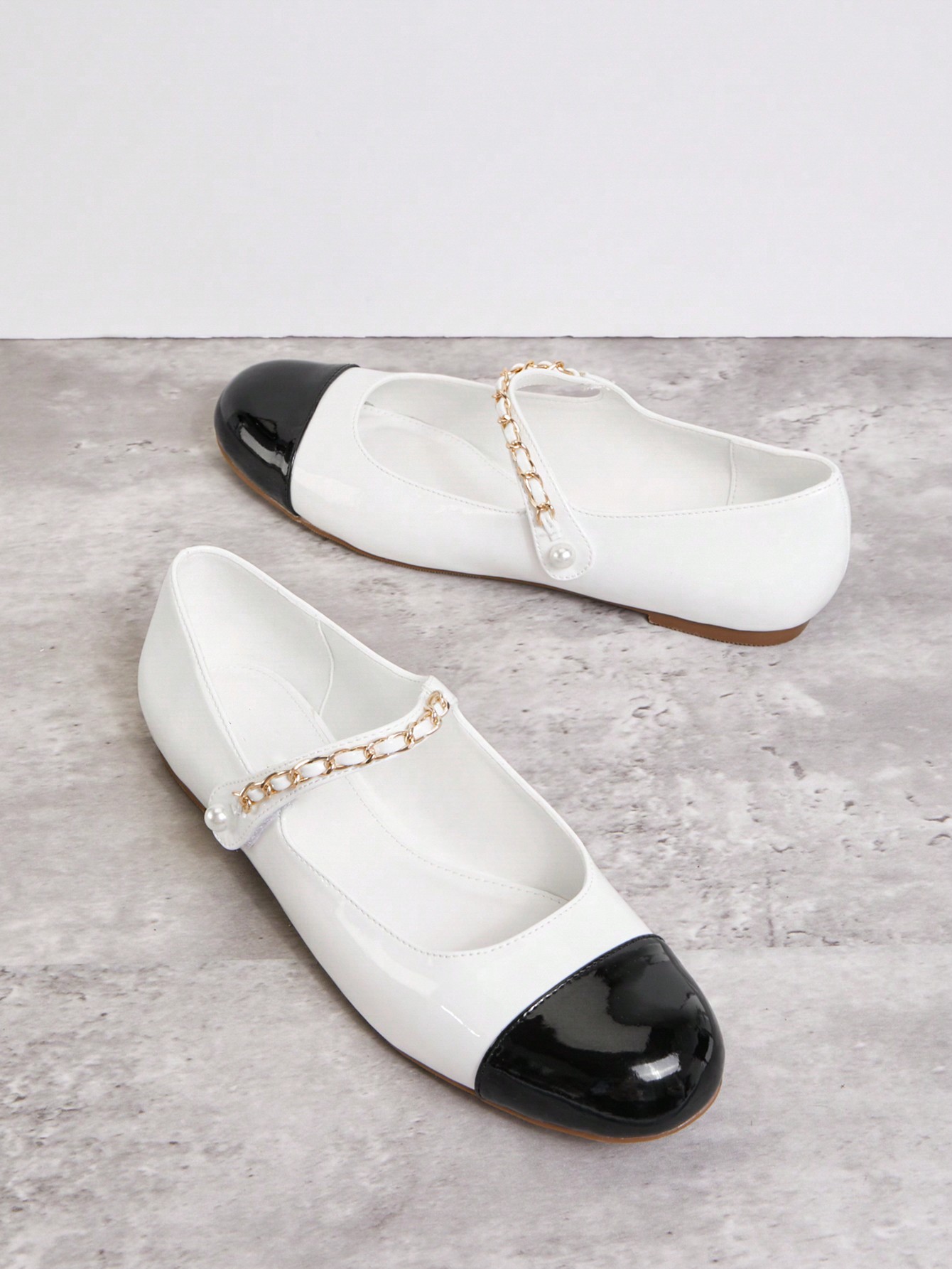 In Black and White Women Flats