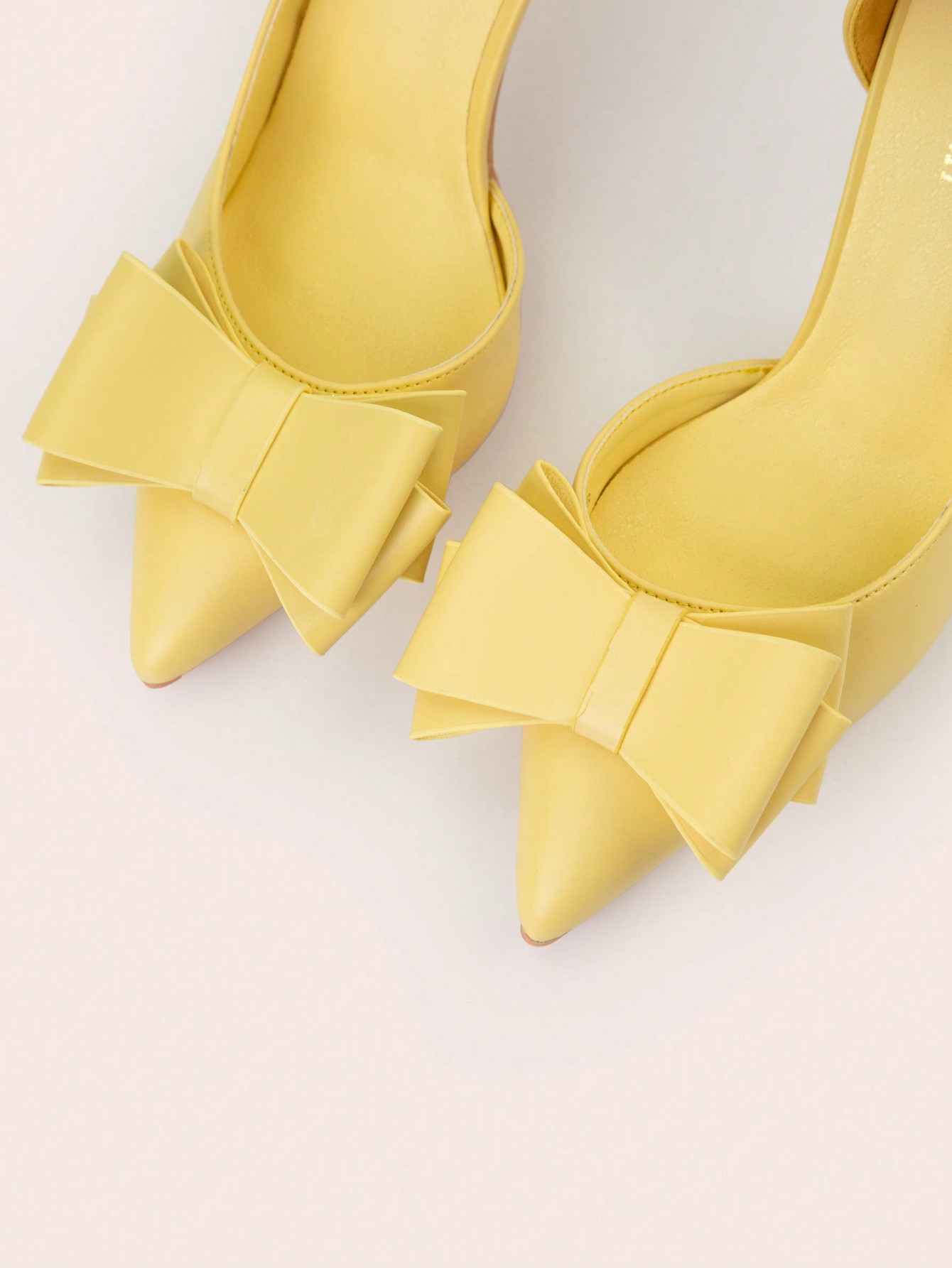 In Yellow Women Pumps