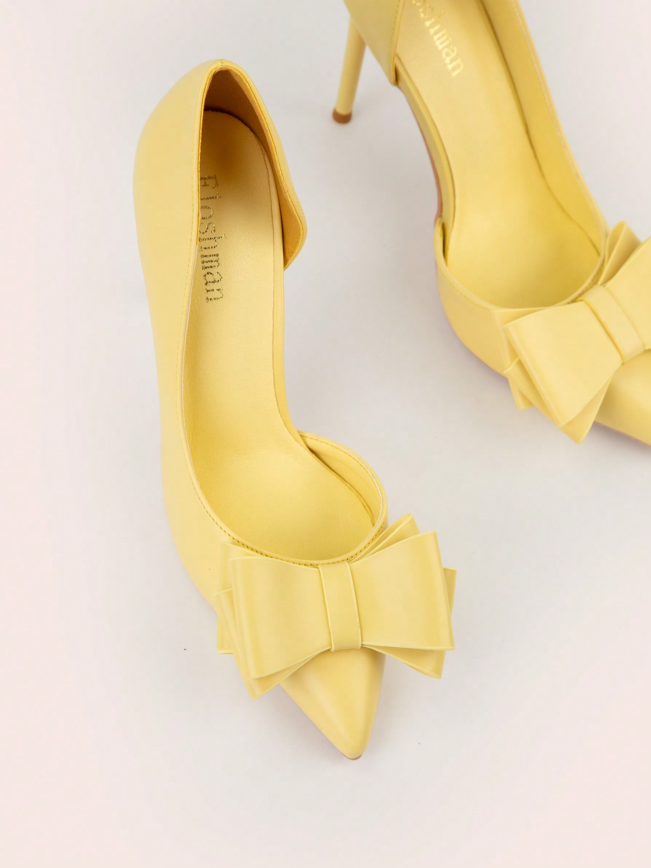 In Yellow Women Pumps