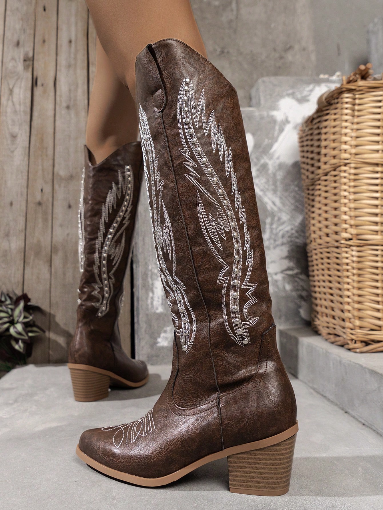 In Coffee Brown Women Fashion Boots