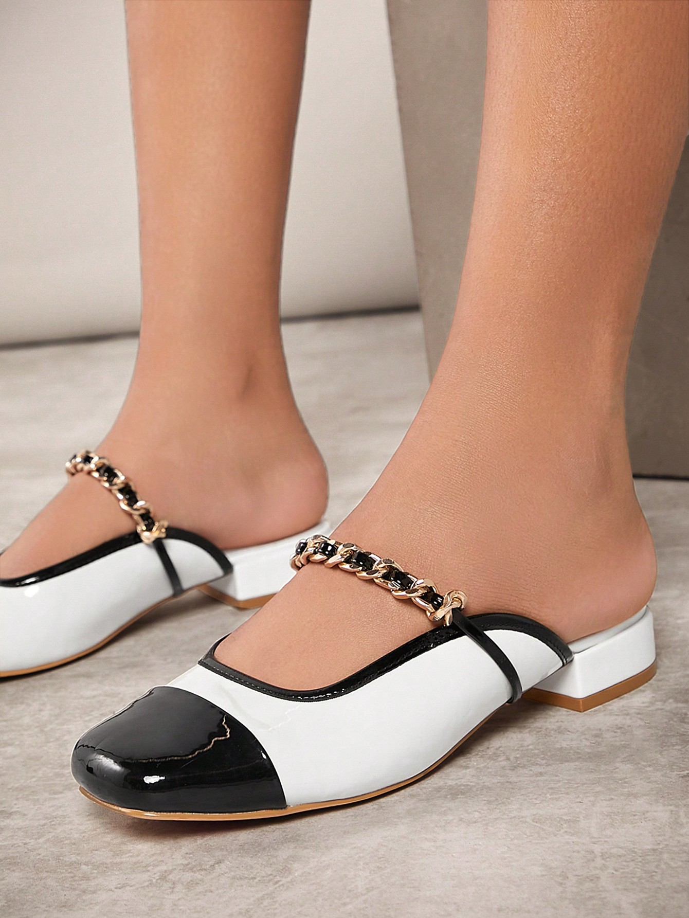 In Black and White Women Flats