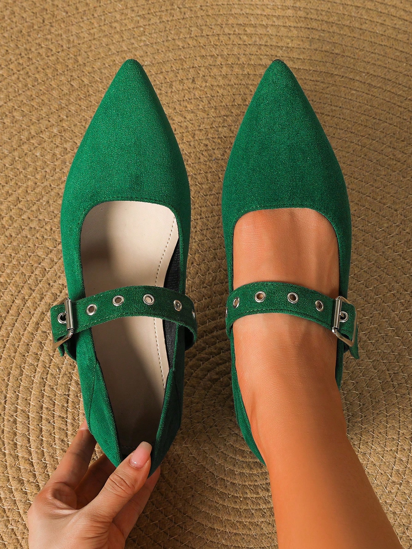 In Green Women Flats