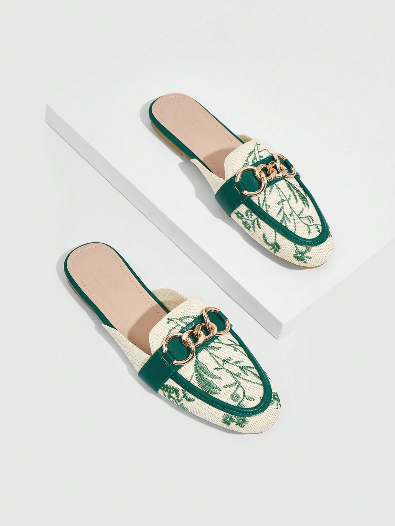 In Green Women Flats