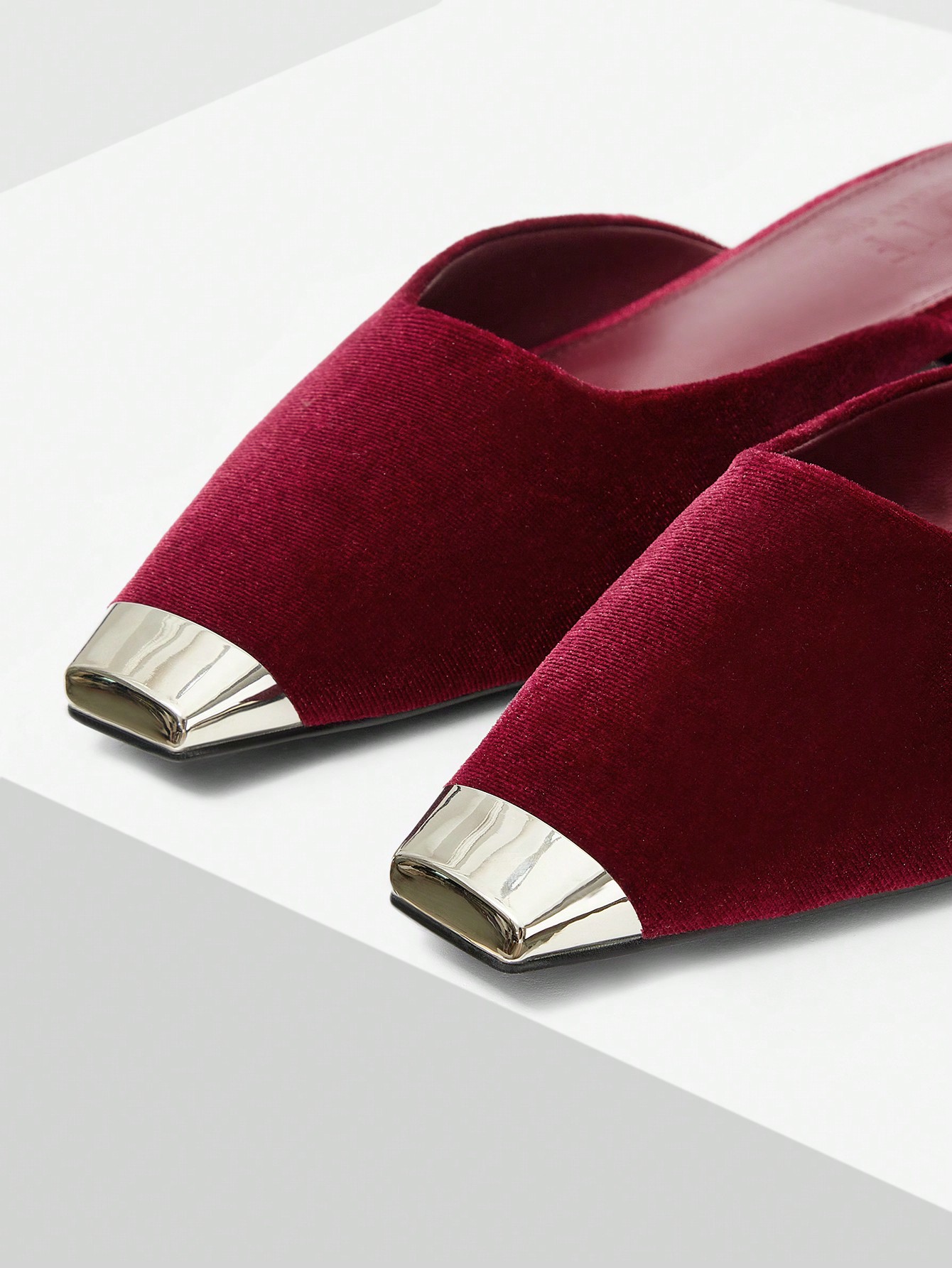 In Burgundy Women Flats