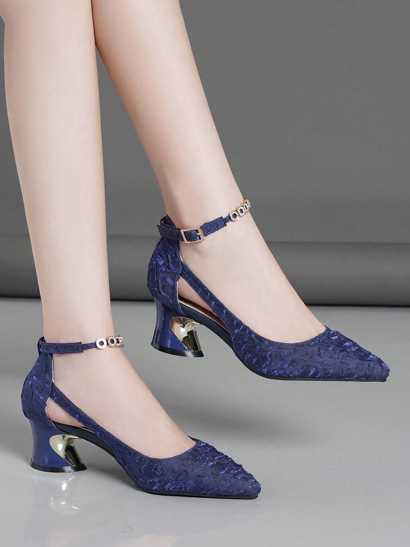 In Navy Blue Women Pumps