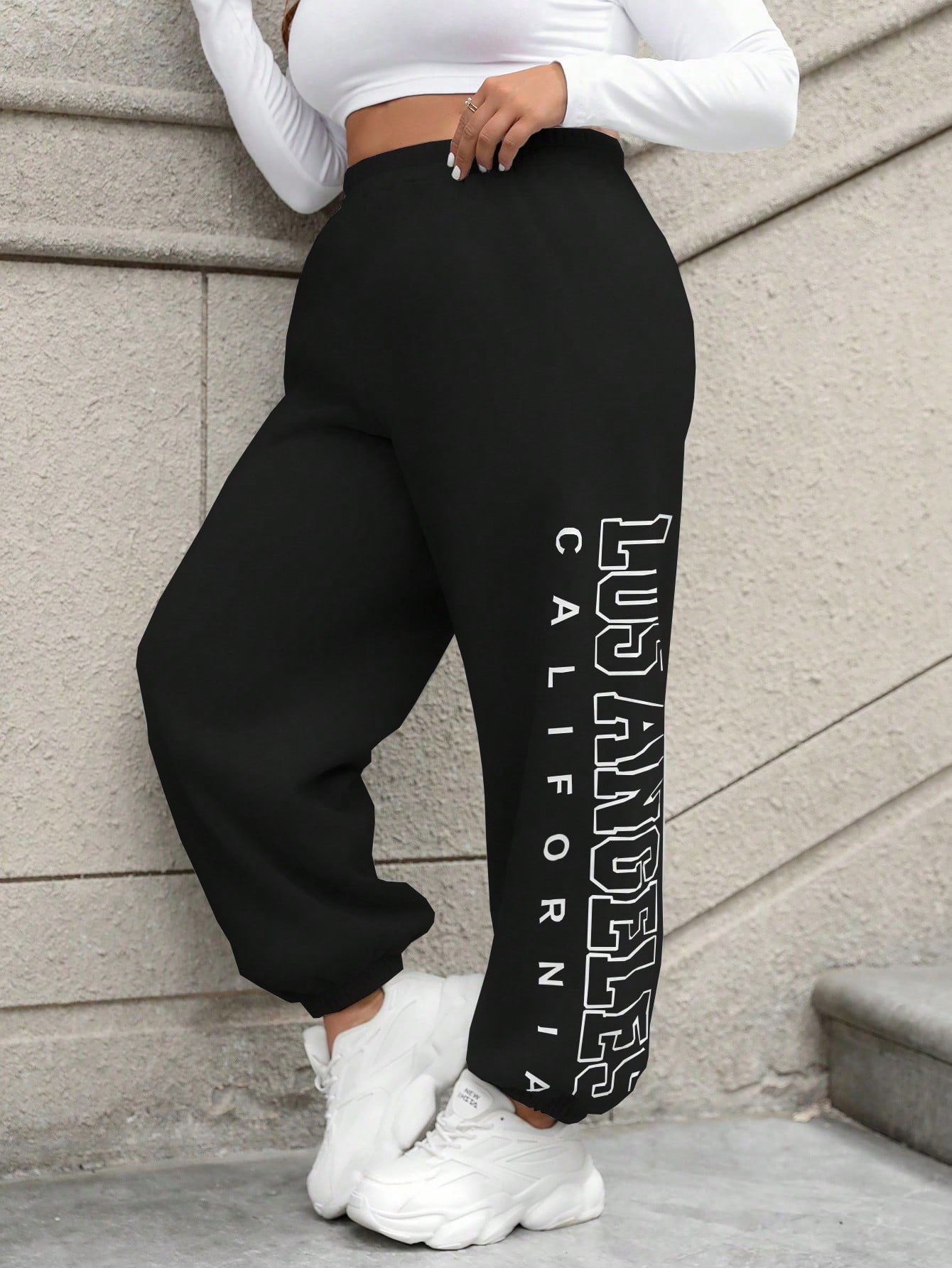 In Black Plus Size Sweatpants