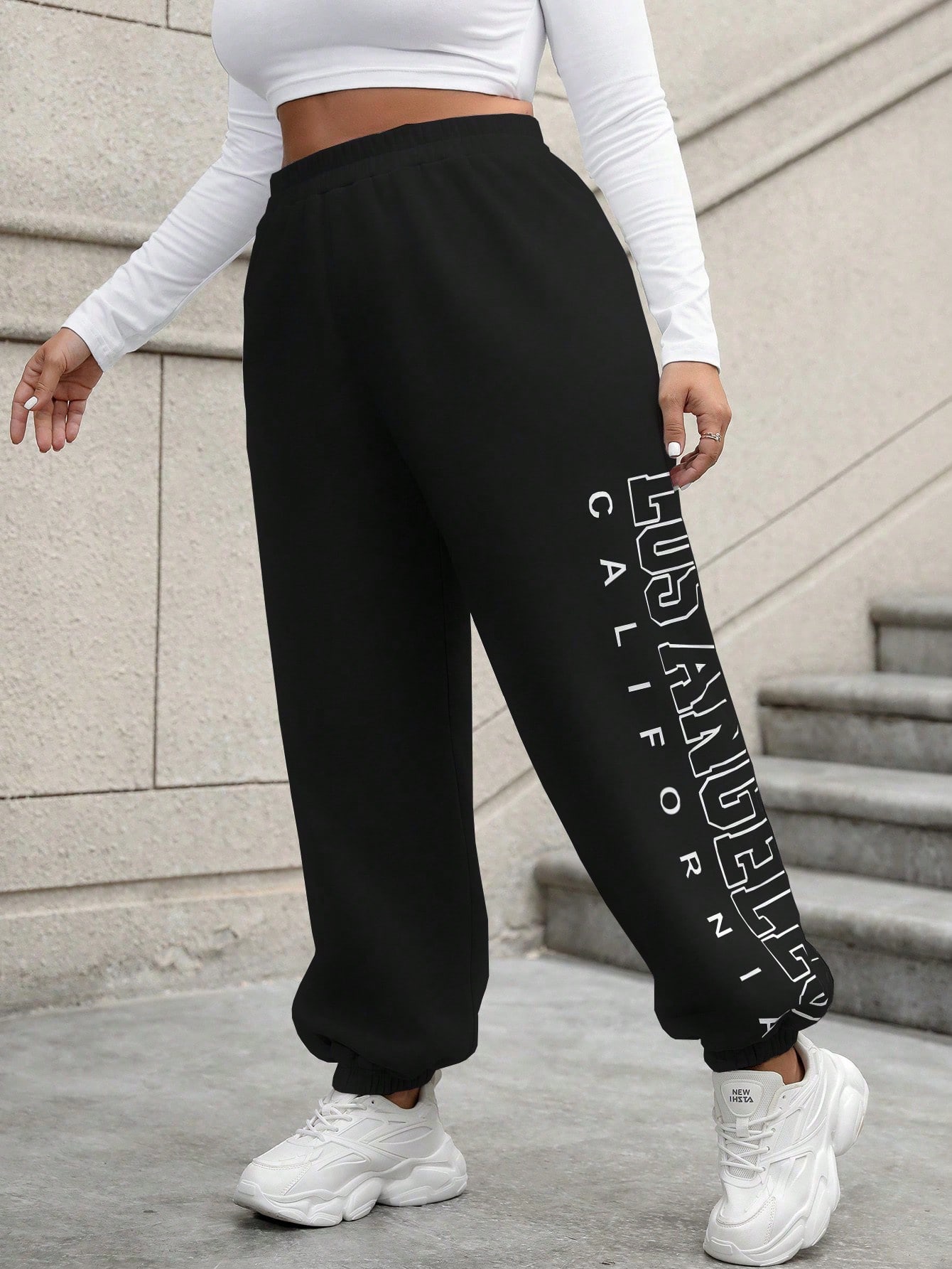 In Black Plus Size Sweatpants