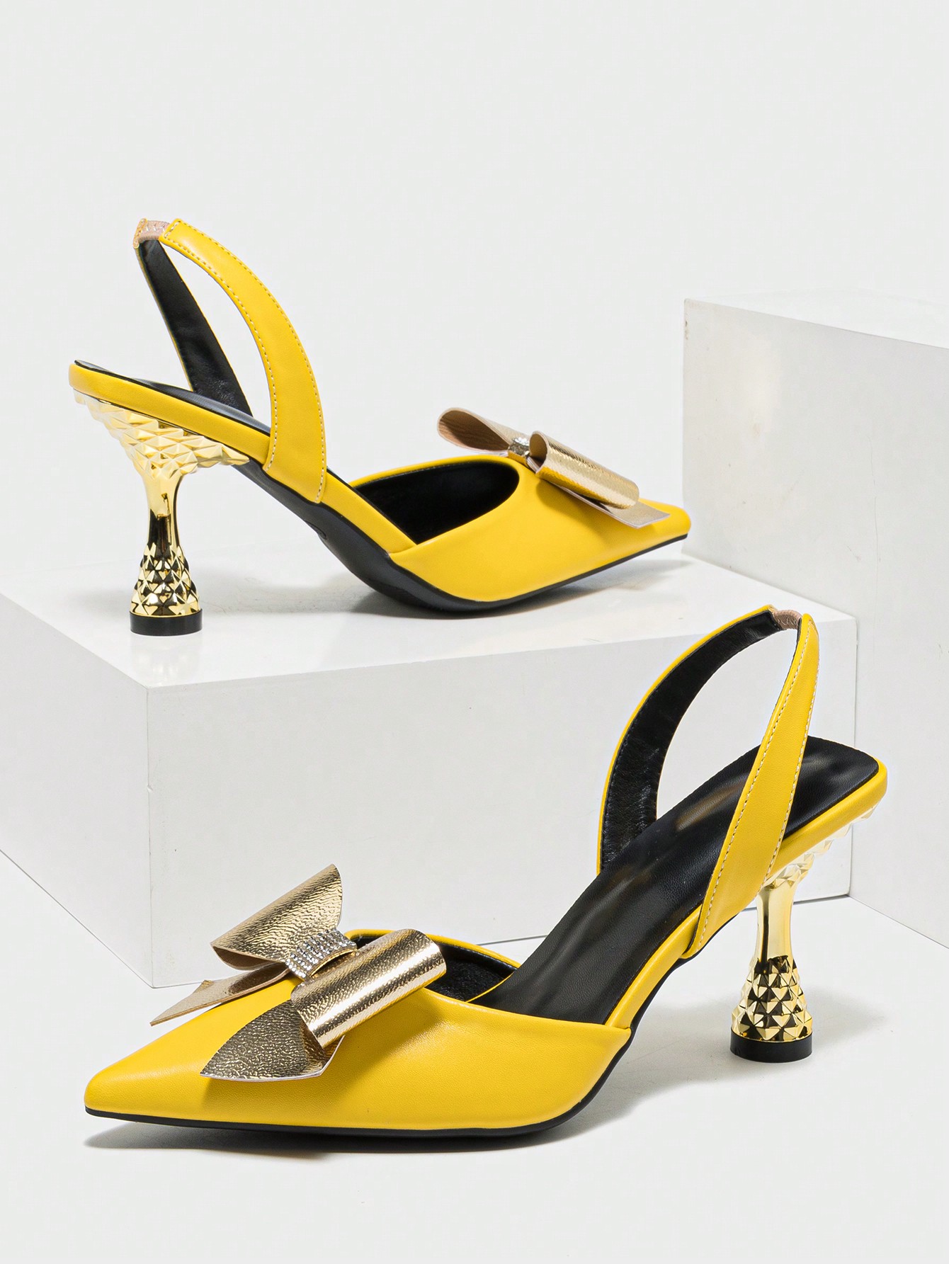 In Yellow Women Pumps