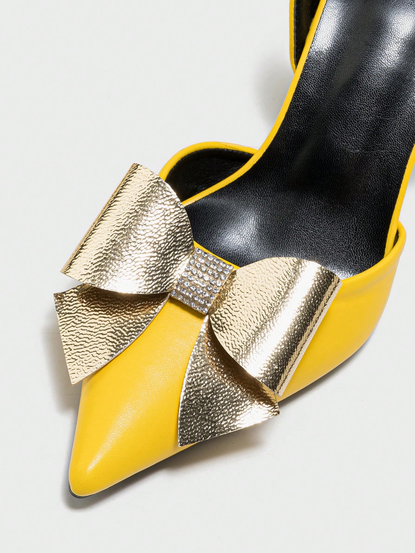 In Yellow Women Pumps