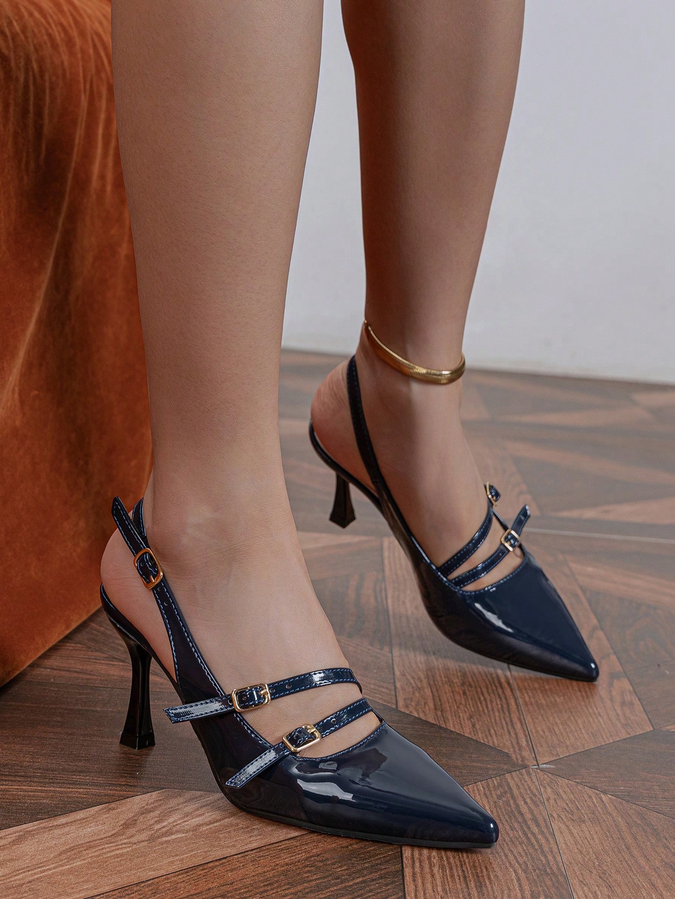 In Navy Blue Women Pumps