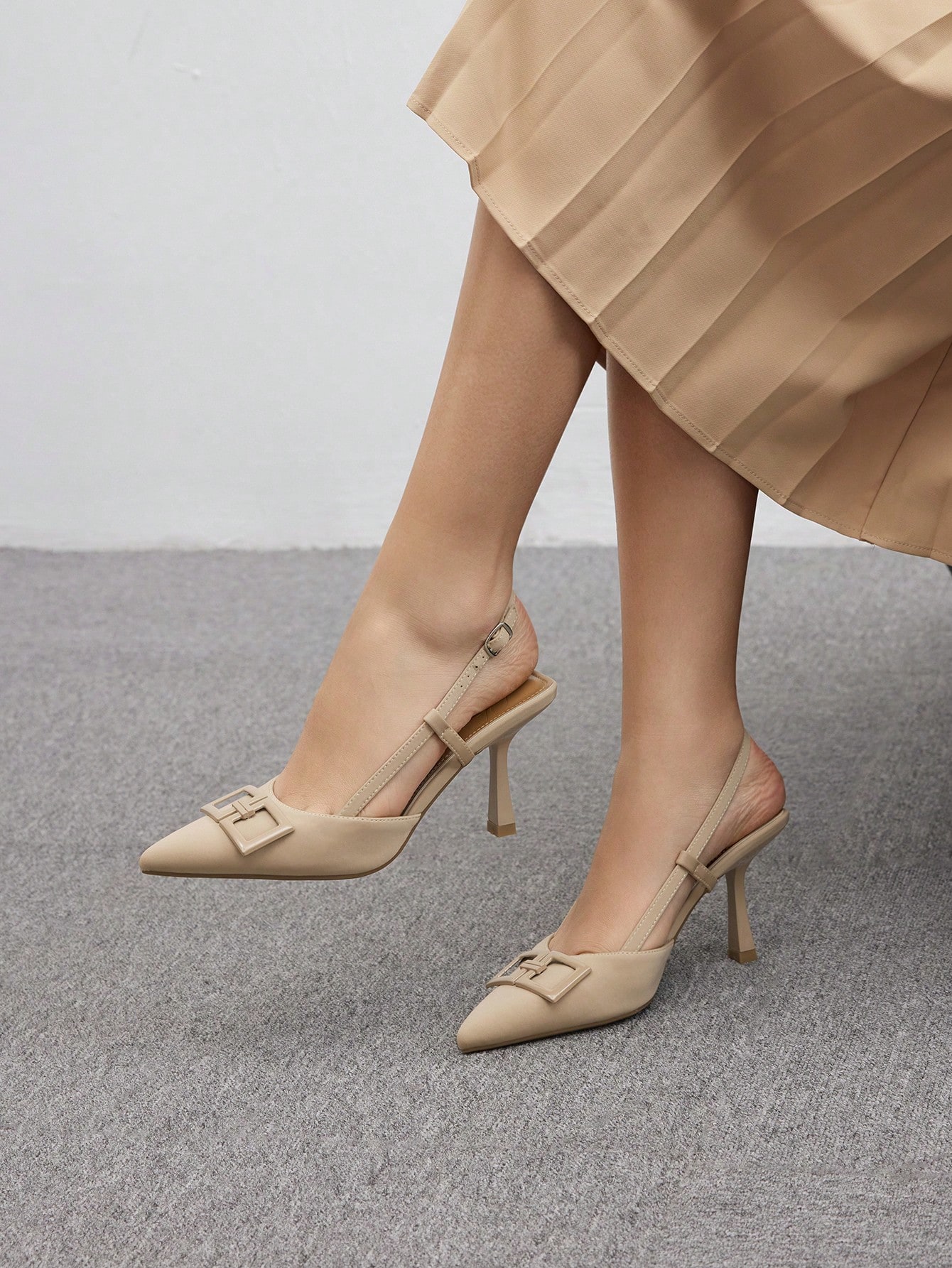 In Camel Women Pumps