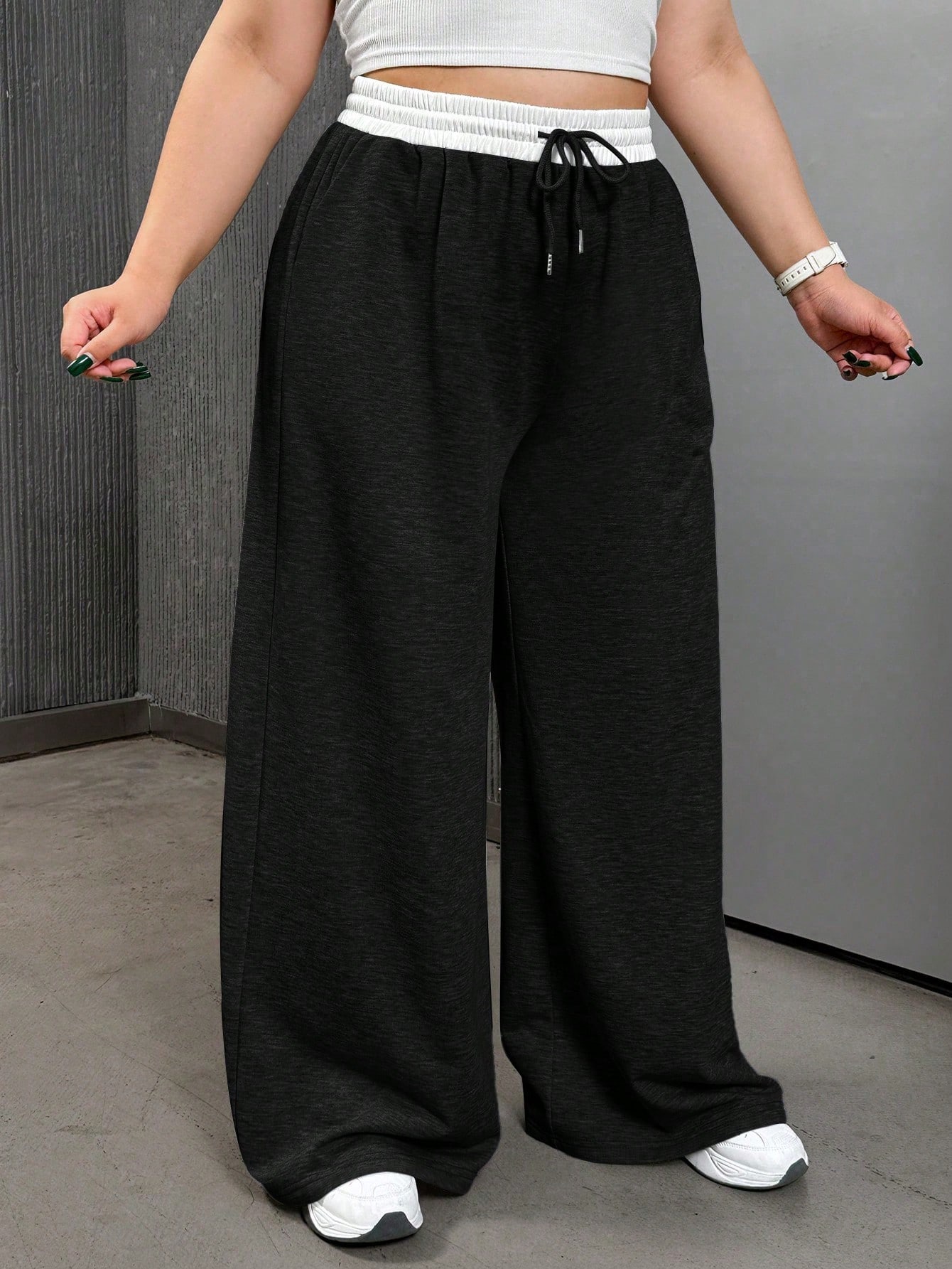 In Black Plus Size Sweatpants