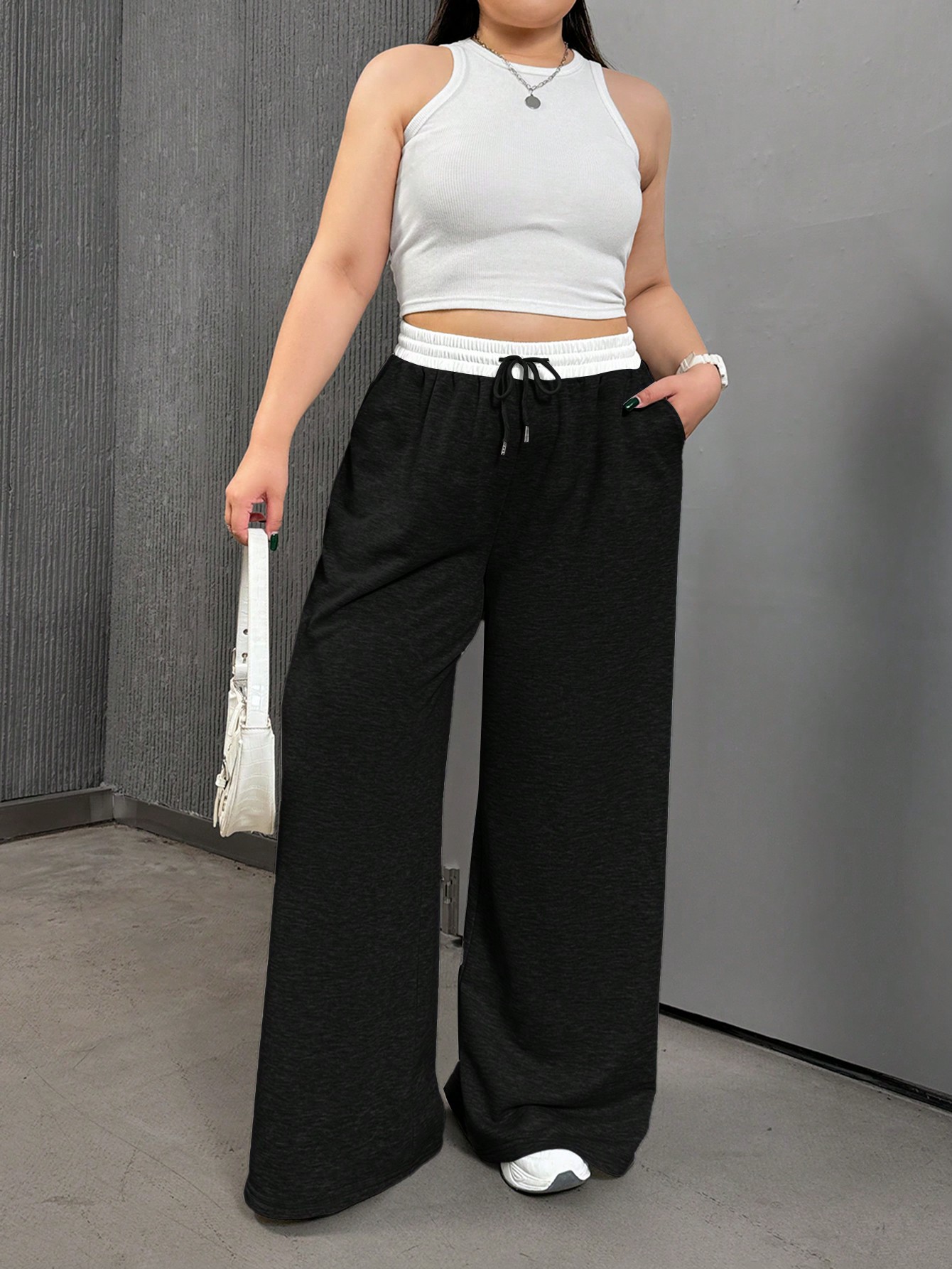 In Black Plus Size Sweatpants