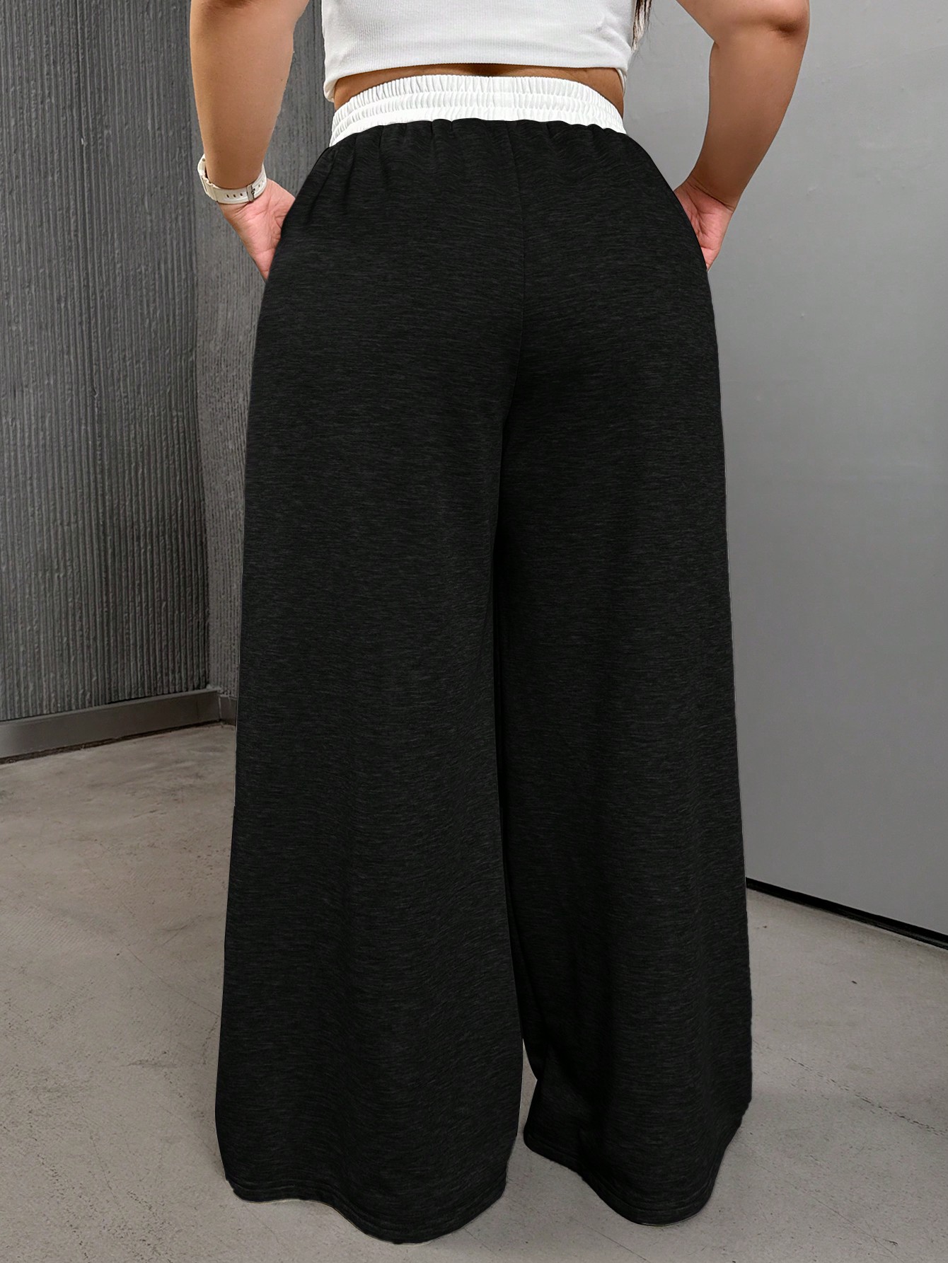 In Black Plus Size Sweatpants