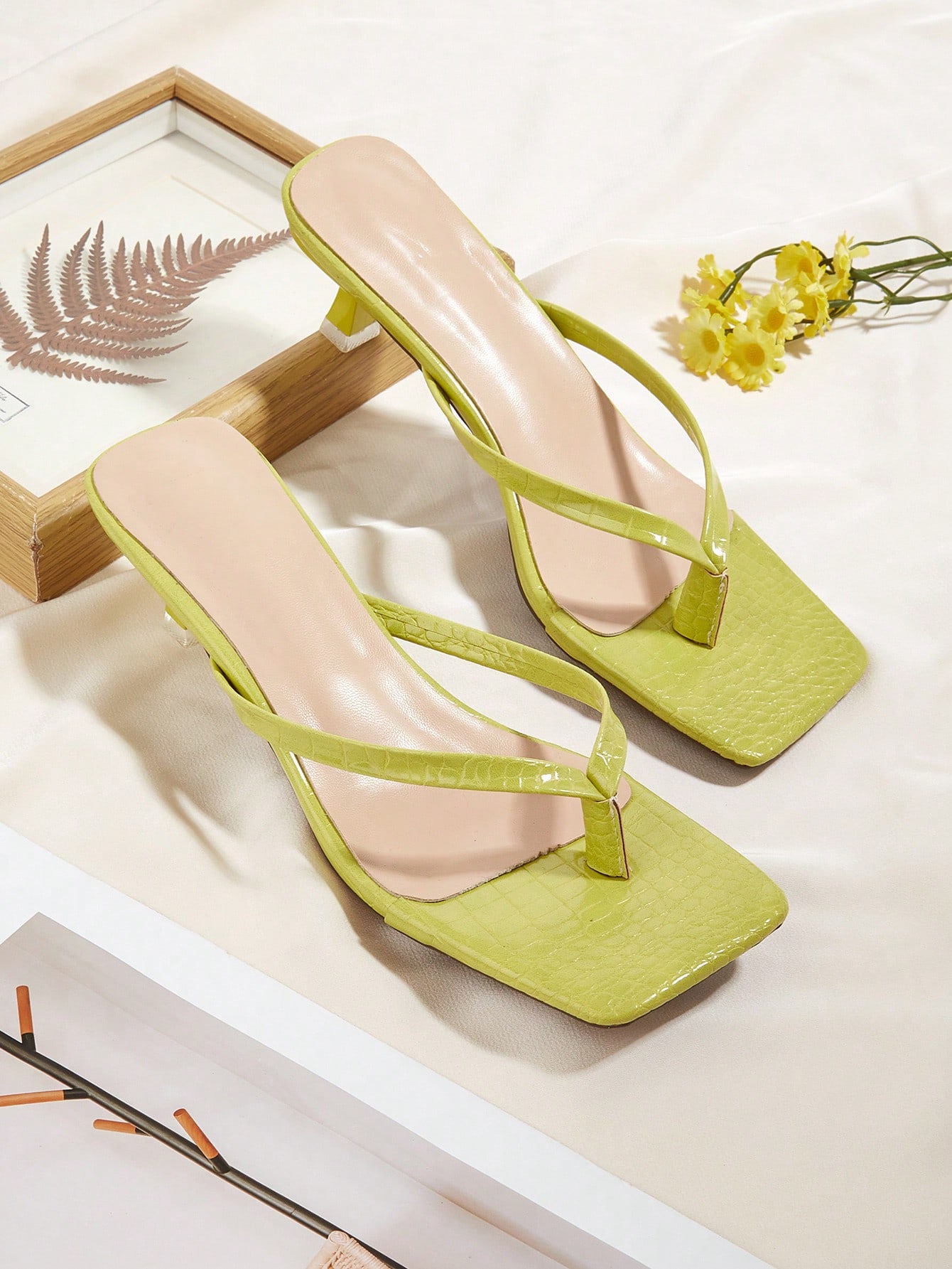 Low Heel Women Heeled Sandals