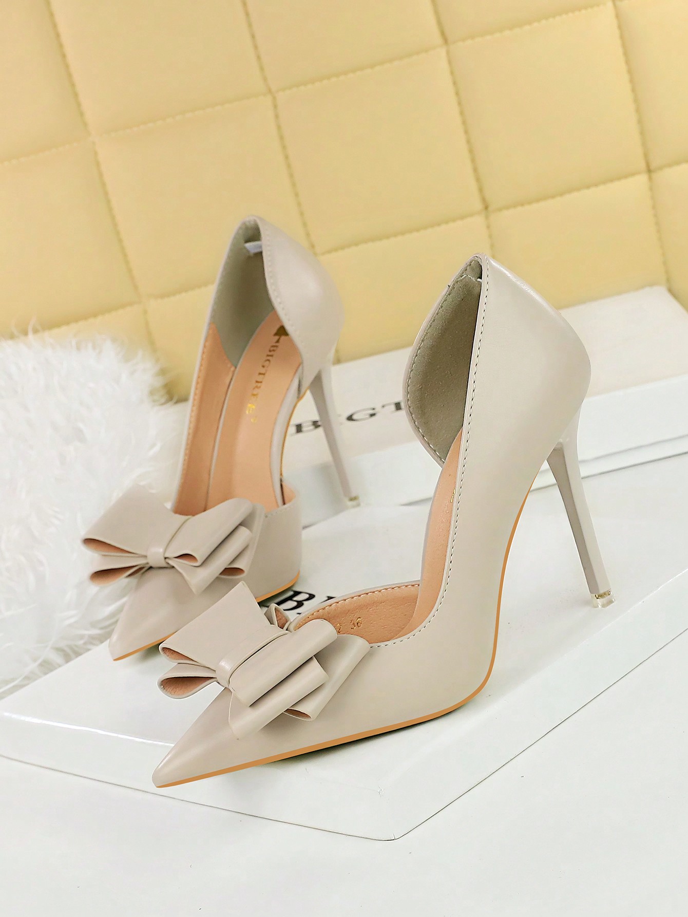 In Grey Women Pumps