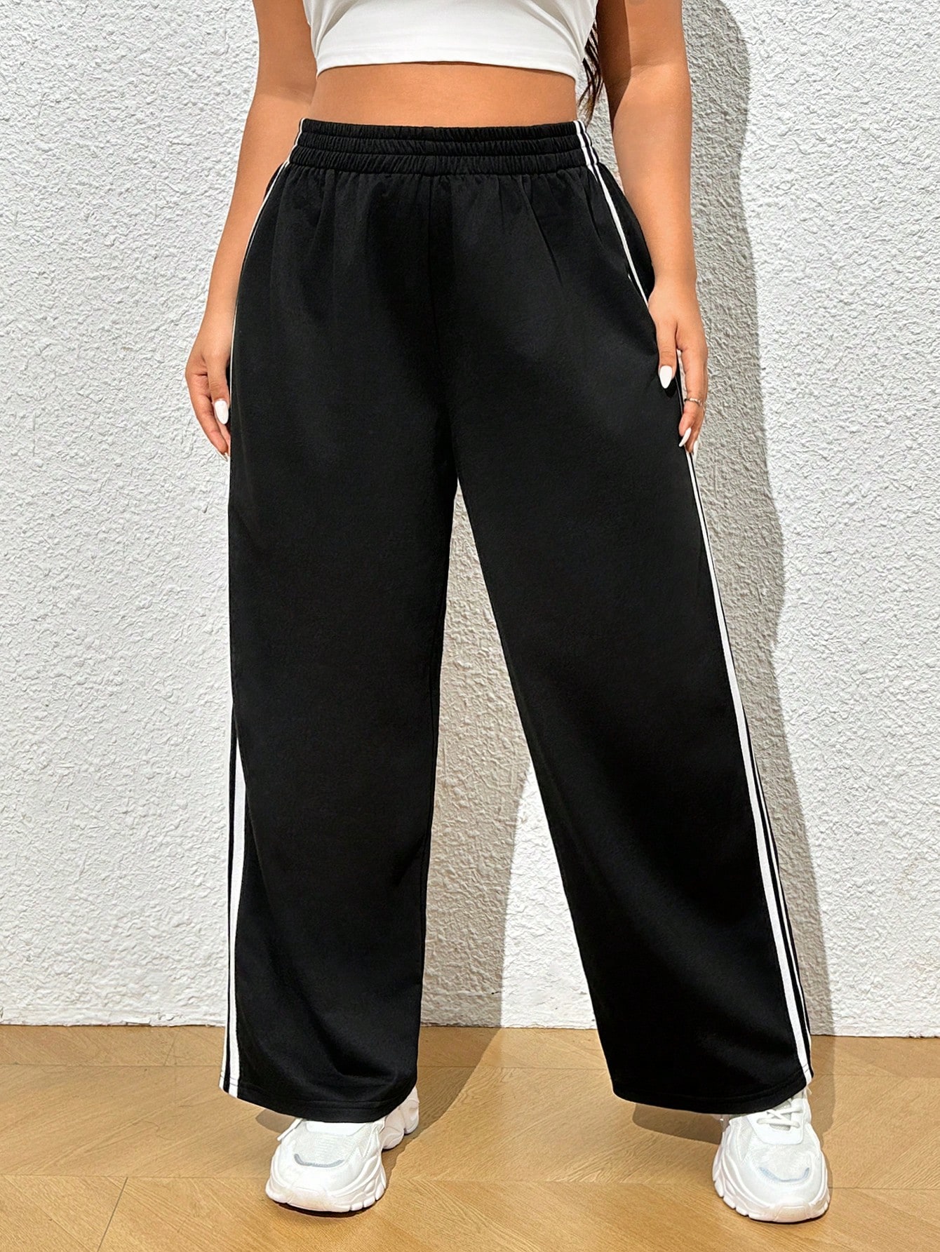 In Black Plus Size Sweatpants