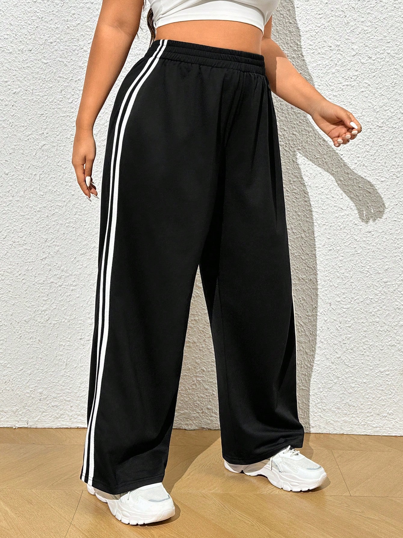 In Black Plus Size Sweatpants