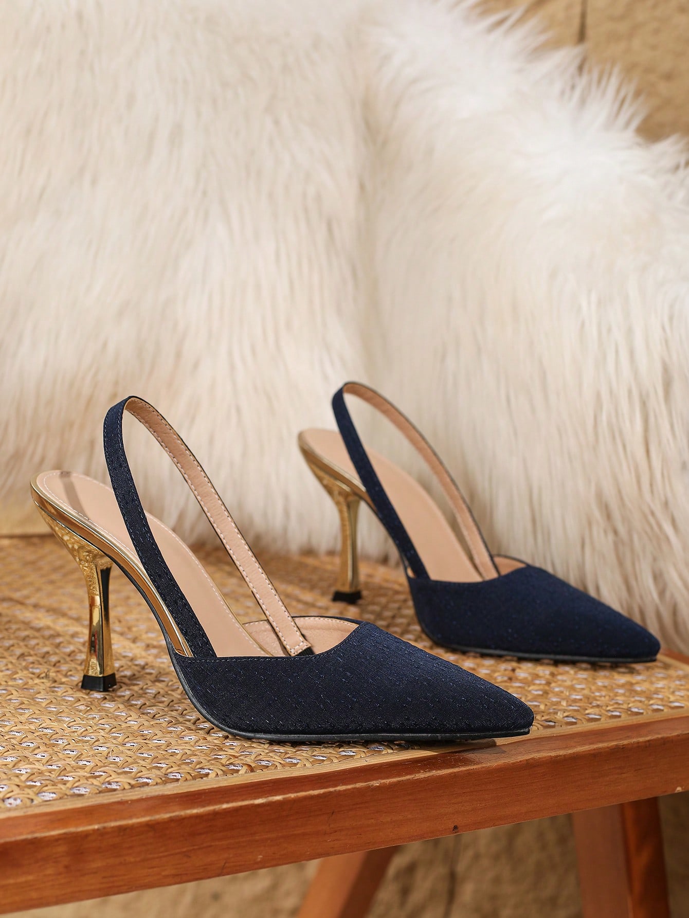 In Navy Blue Women Pumps