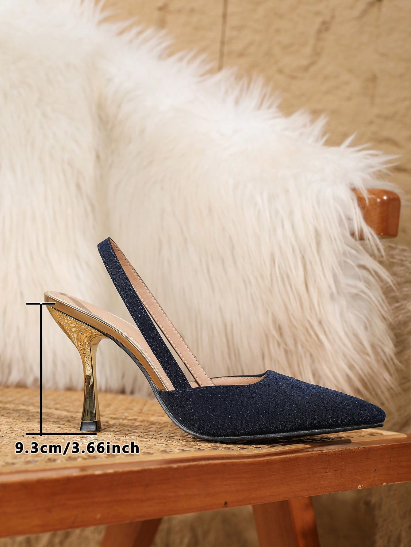 In Navy Blue Women Pumps