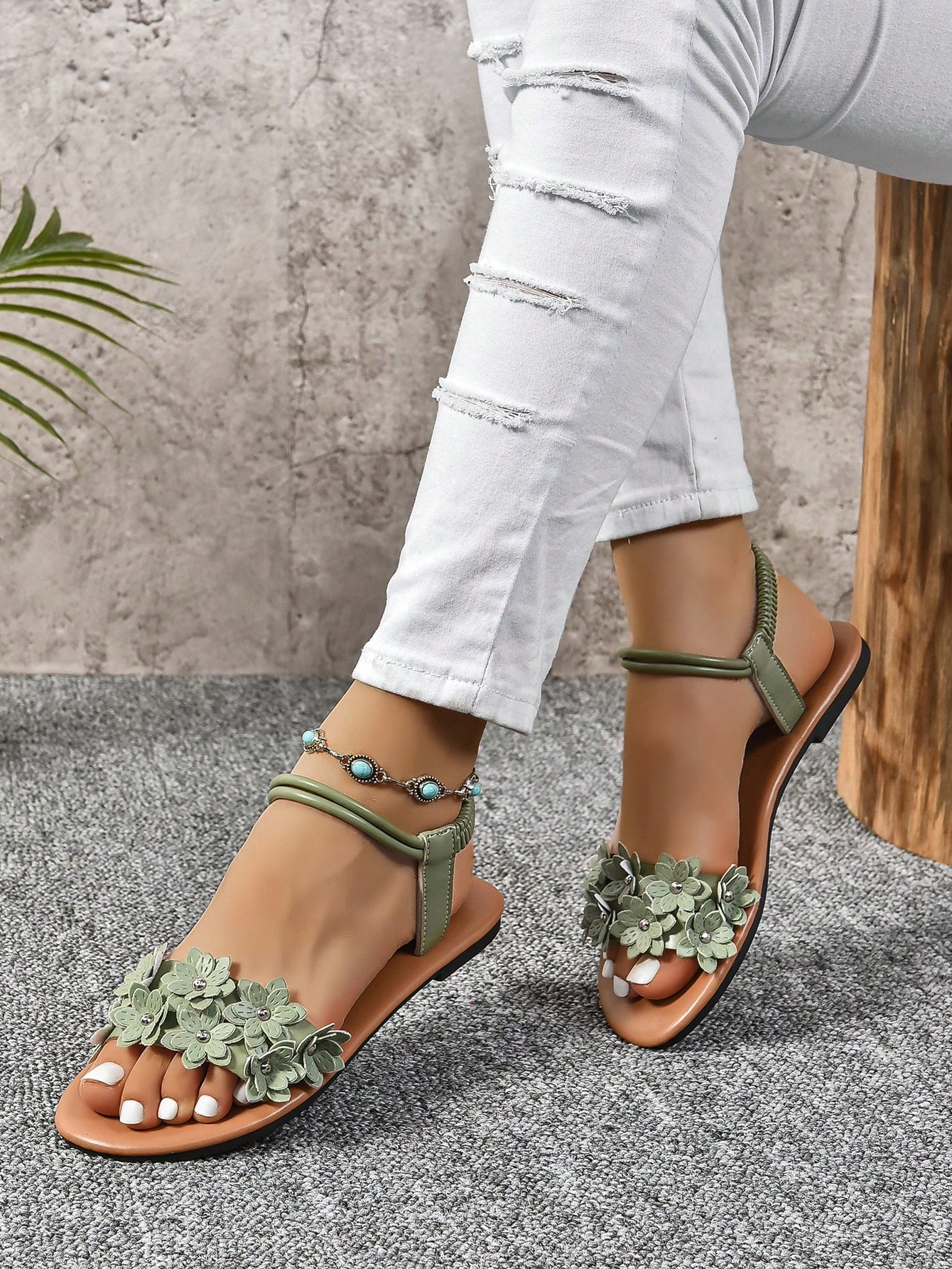 In Green Women Flat Sandals