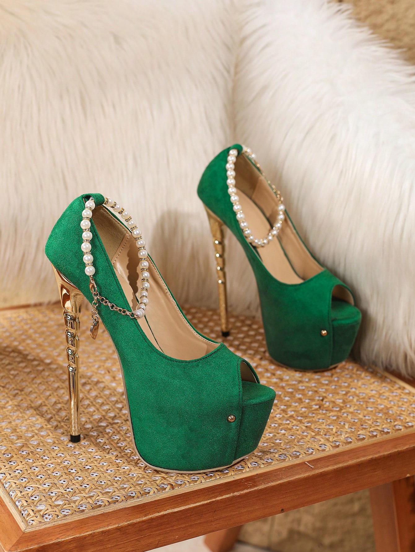 In Green Women Pumps