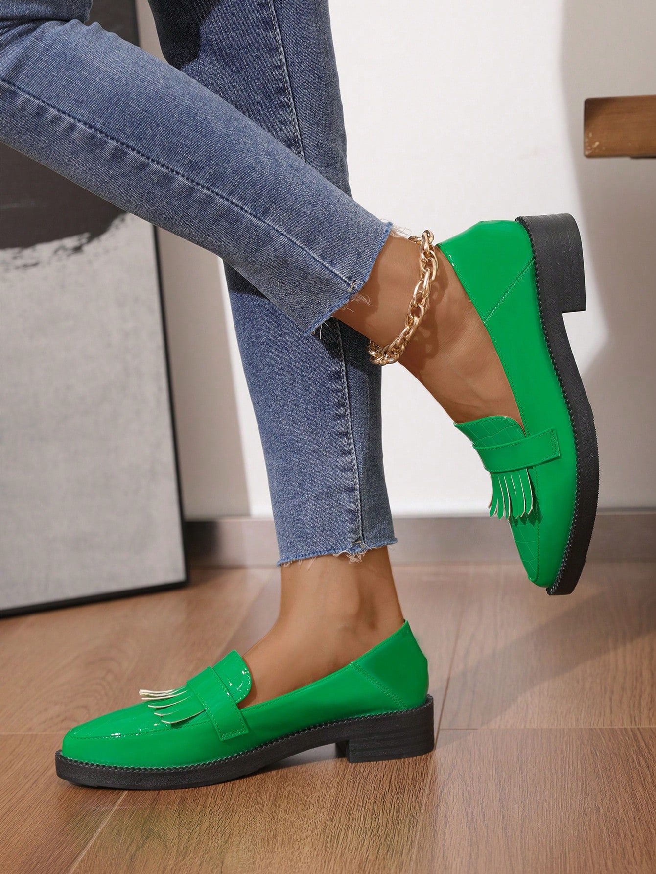 In Green Women Flats