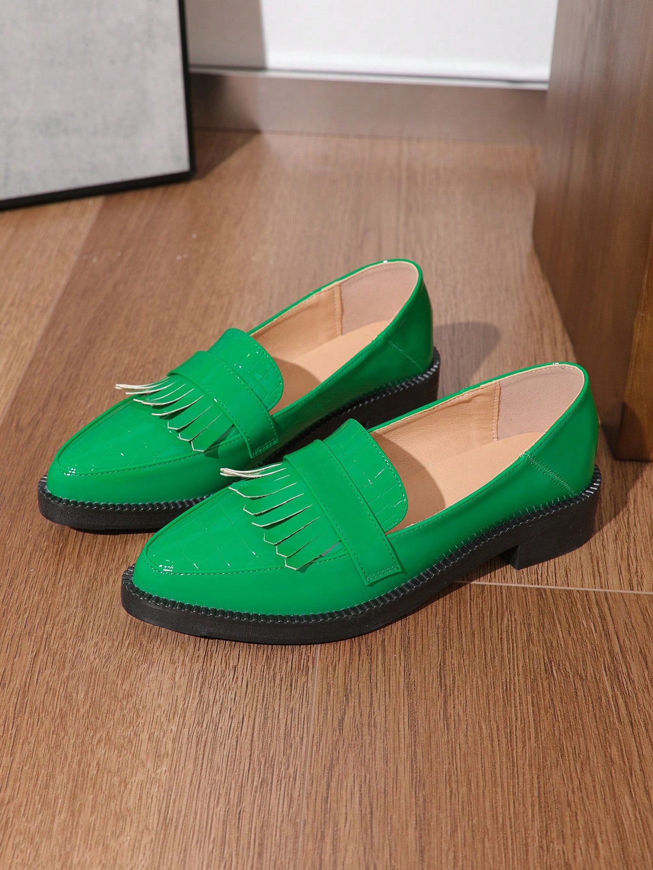 In Green Women Flats