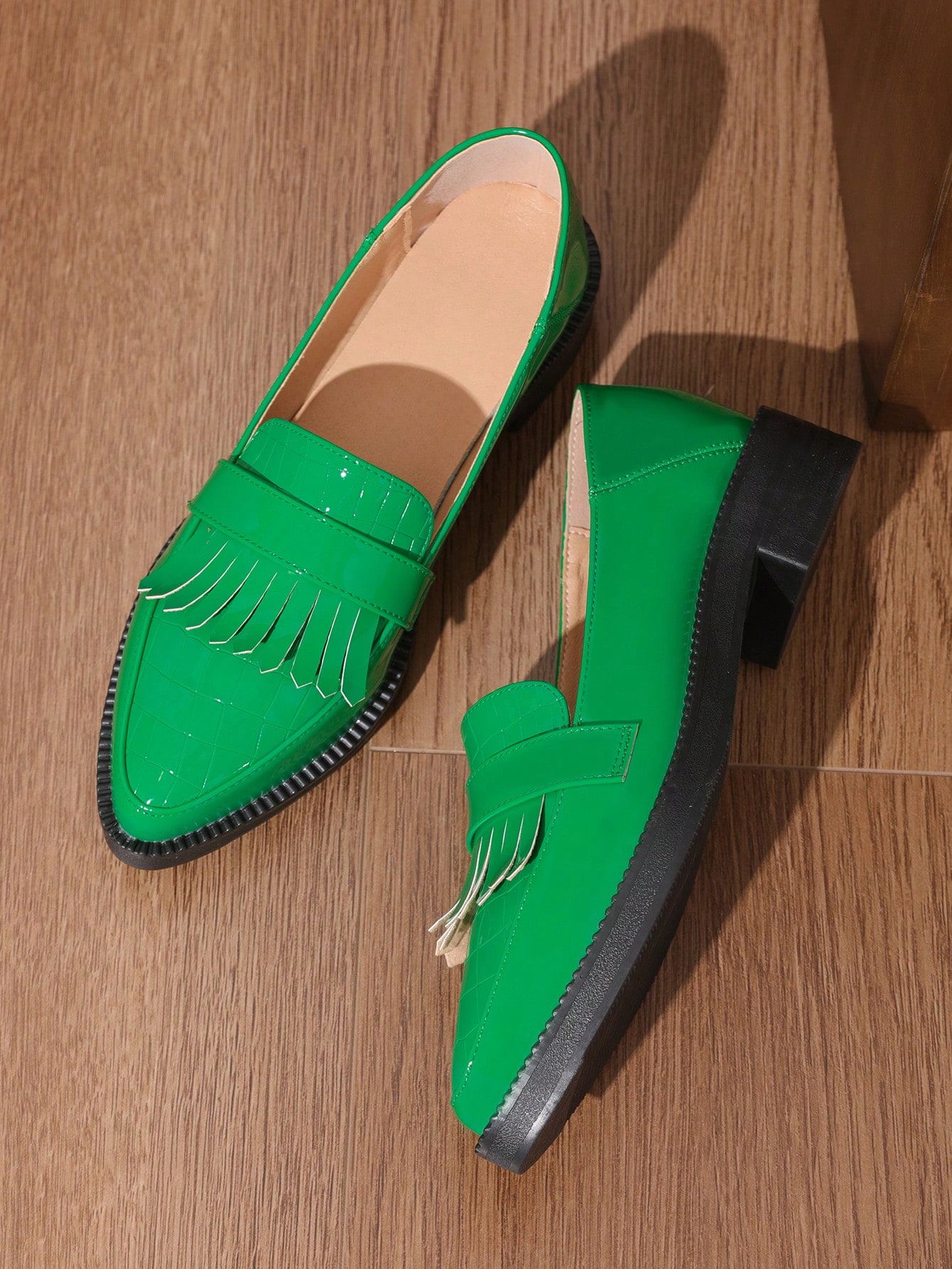 In Green Women Flats