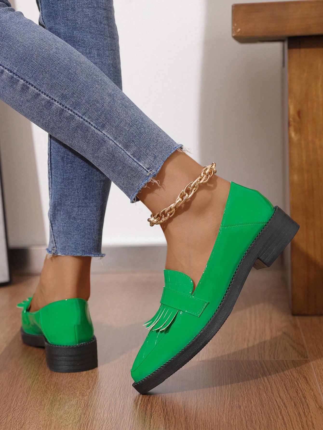 In Green Women Flats