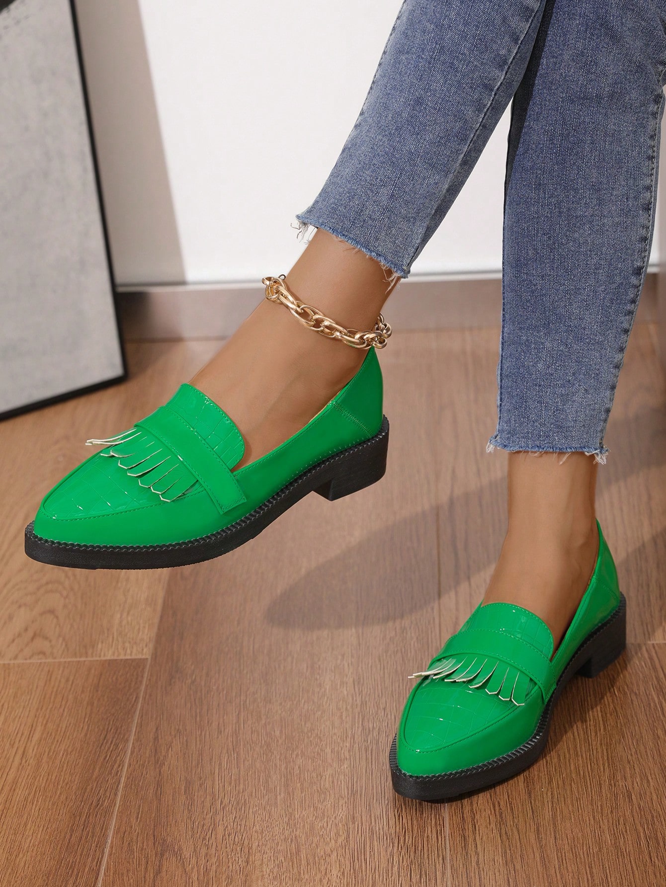 In Green Women Flats