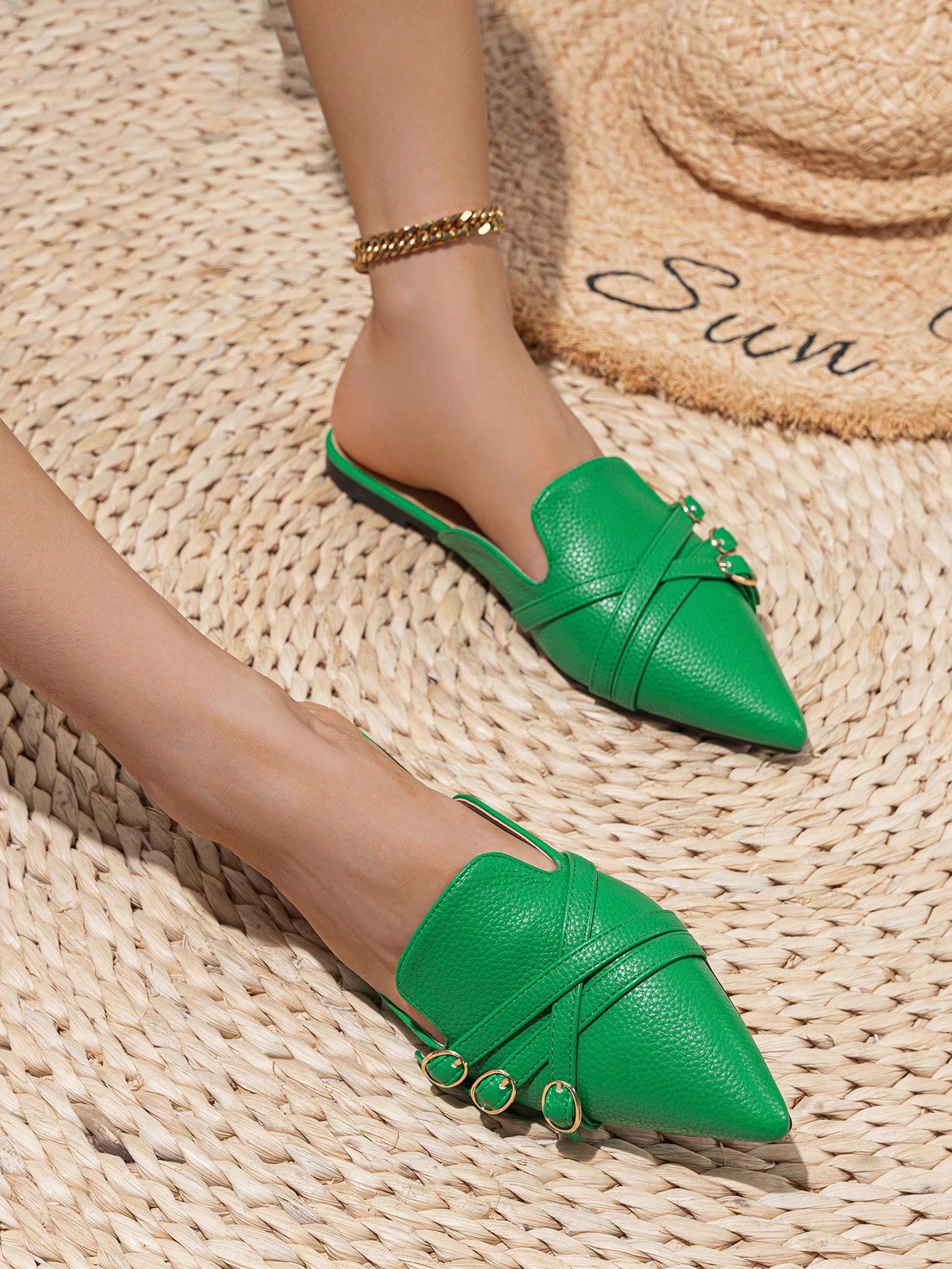 In Green Women Flats