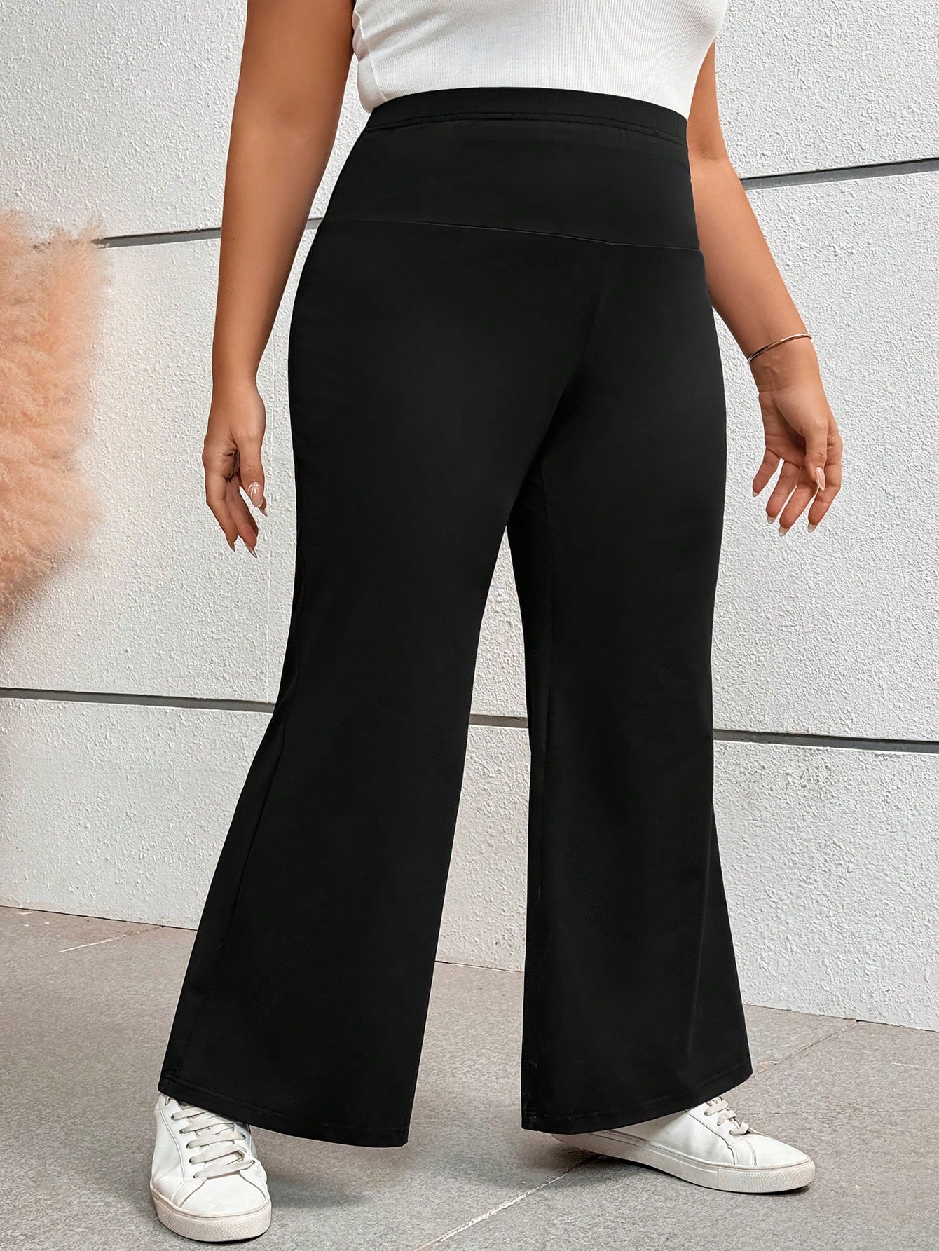 In Black Plus Size Sweatpants