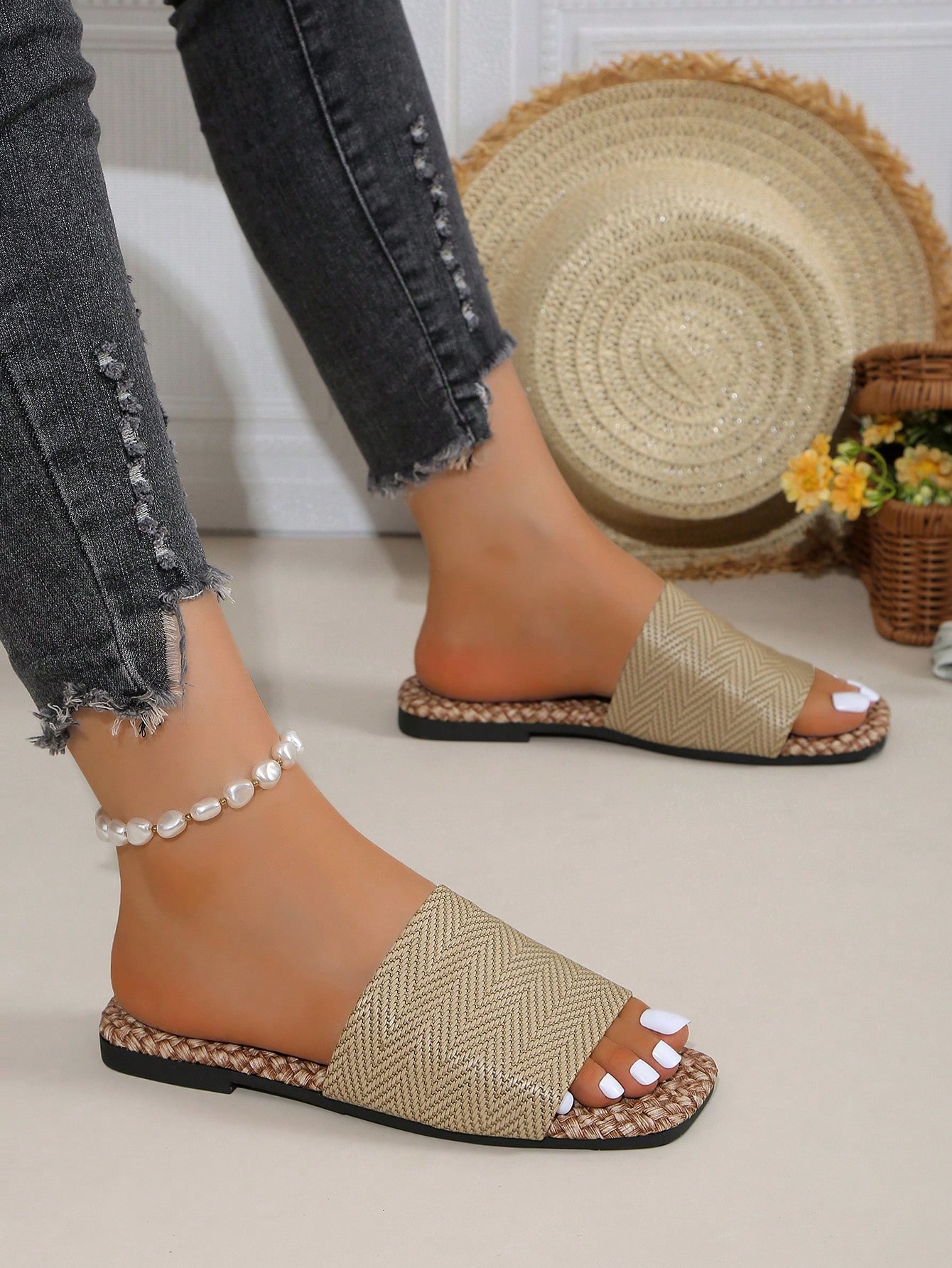 In Mocha Brown Women Flat Sandals