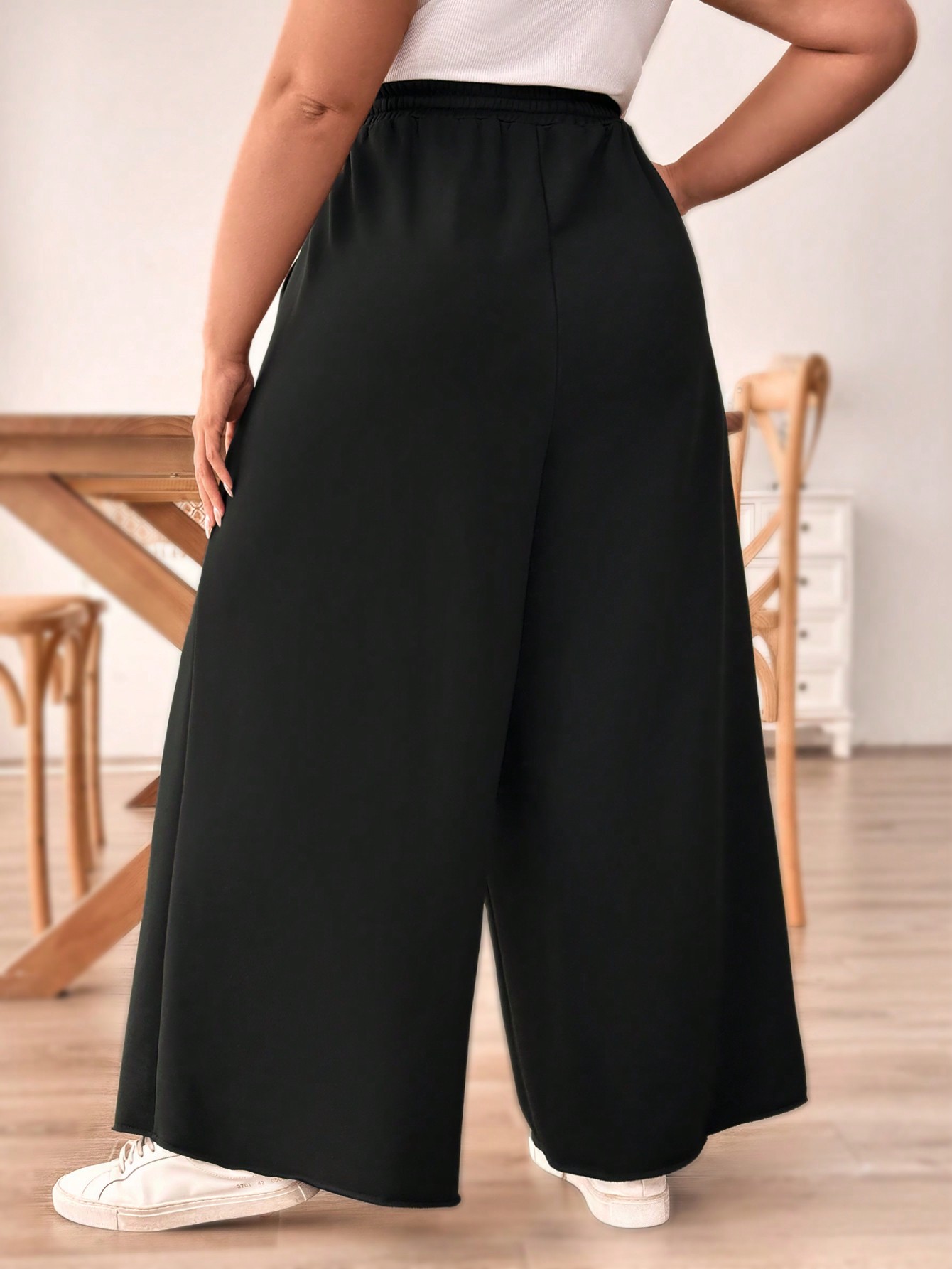 In Black Plus Size Sweatpants