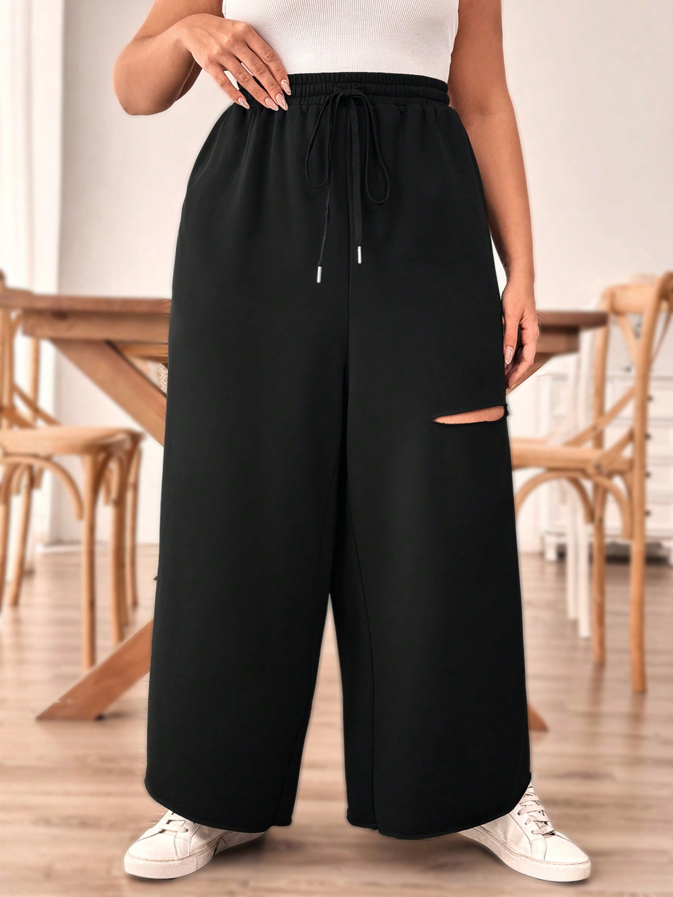 In Black Plus Size Sweatpants