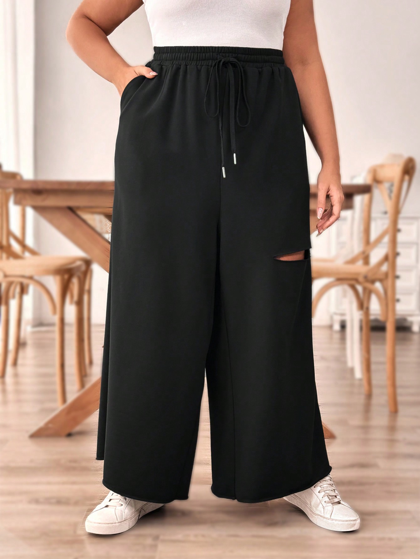 In Black Plus Size Sweatpants