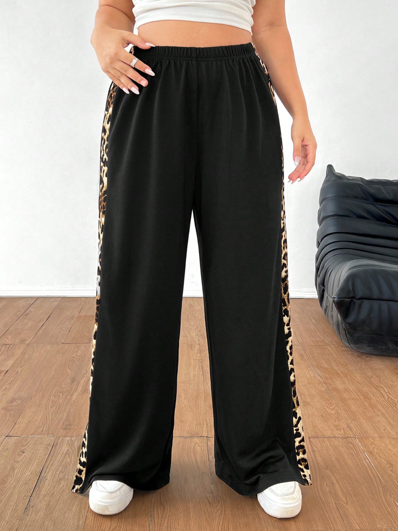 In Black Plus Size Sweatpants