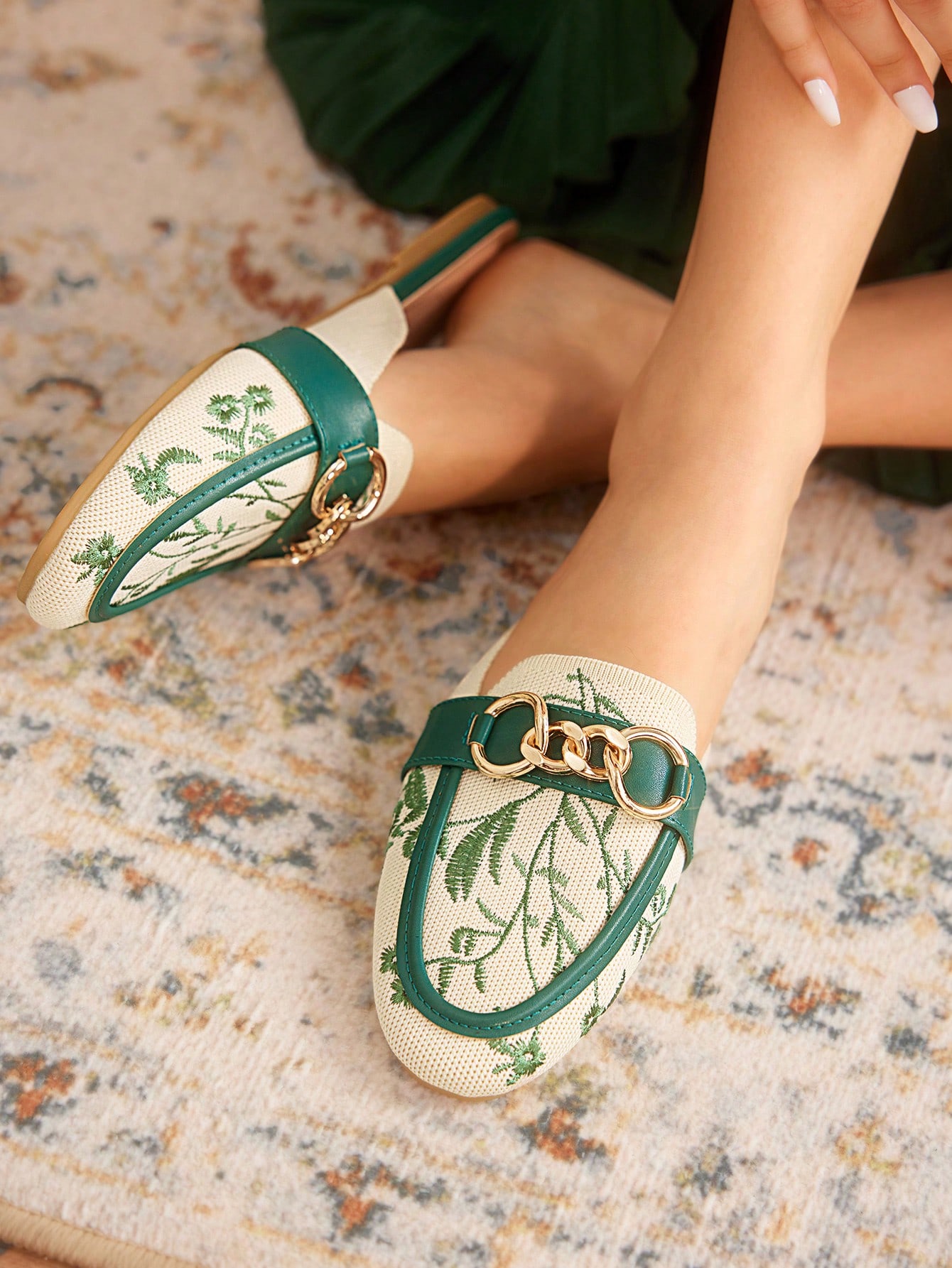 In Green Women Flats