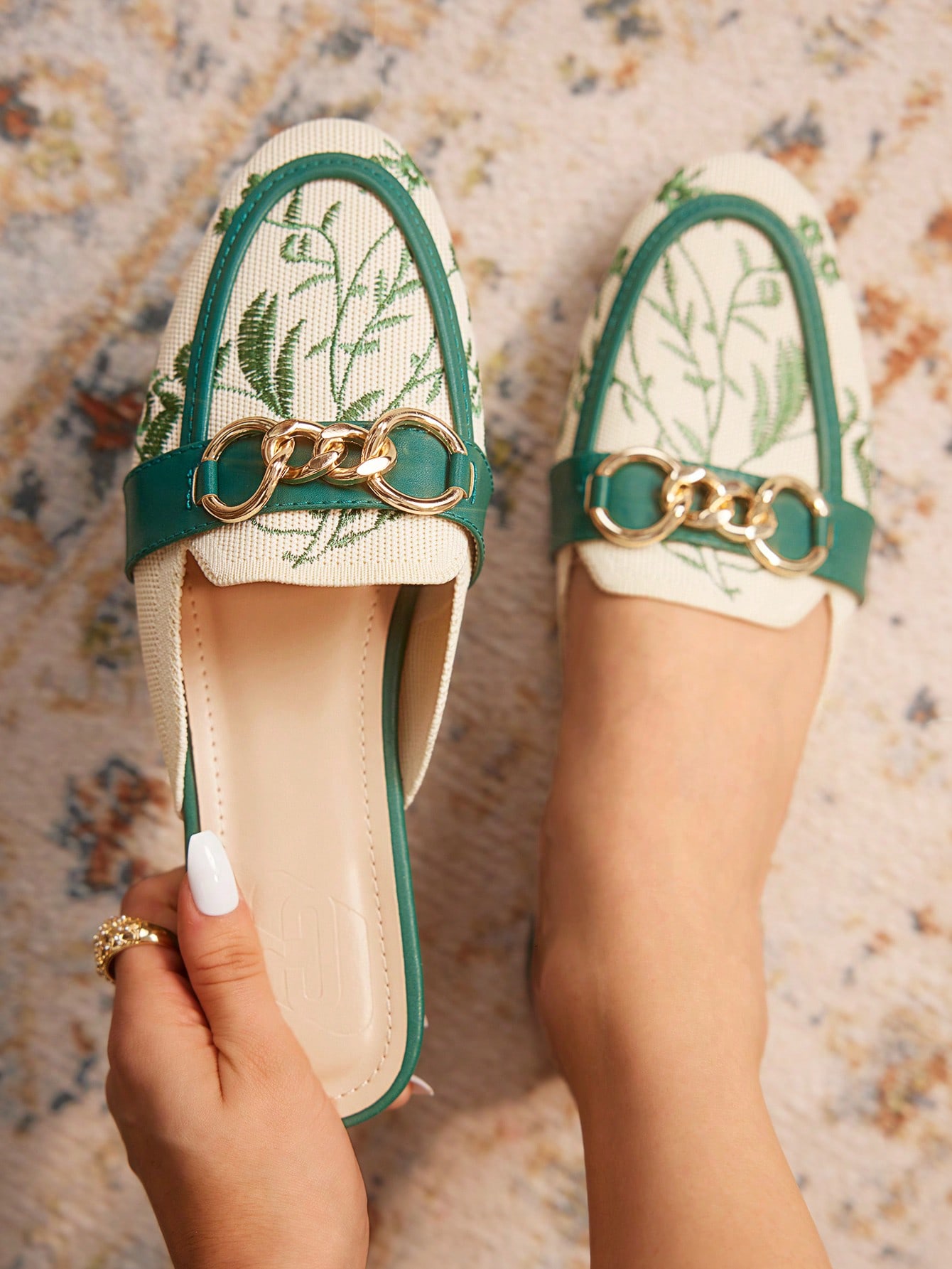 In Green Women Flats