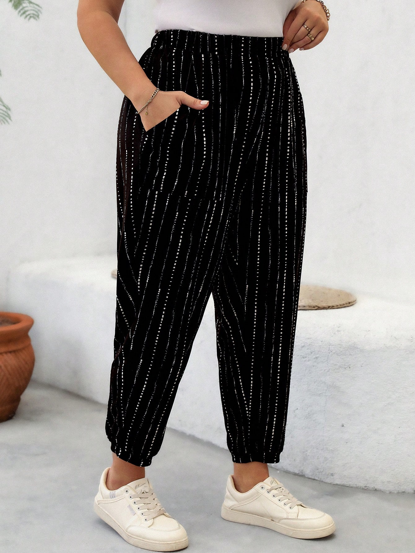 In Black Plus Size Sweatpants