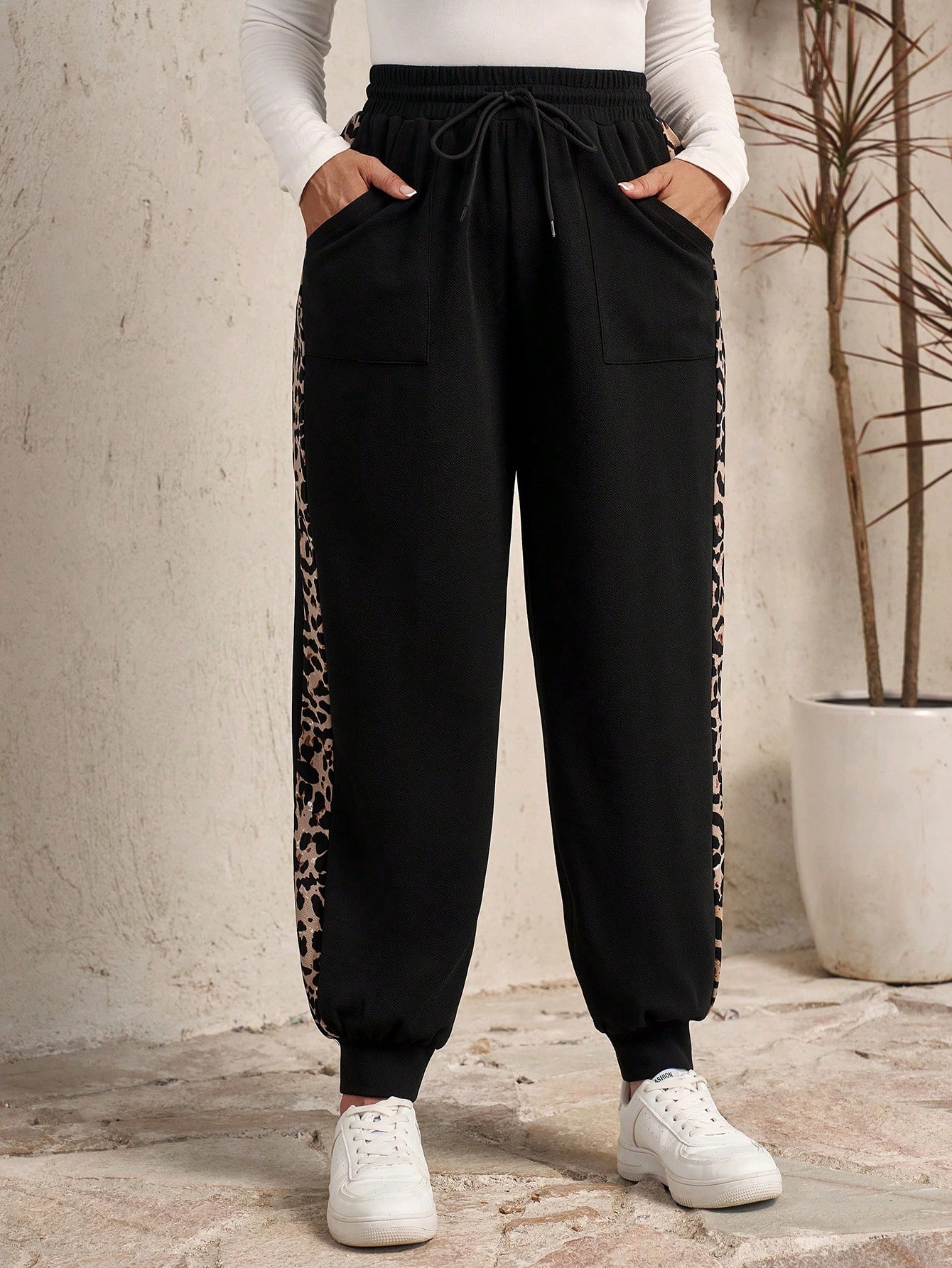 In Black Plus Size Sweatpants