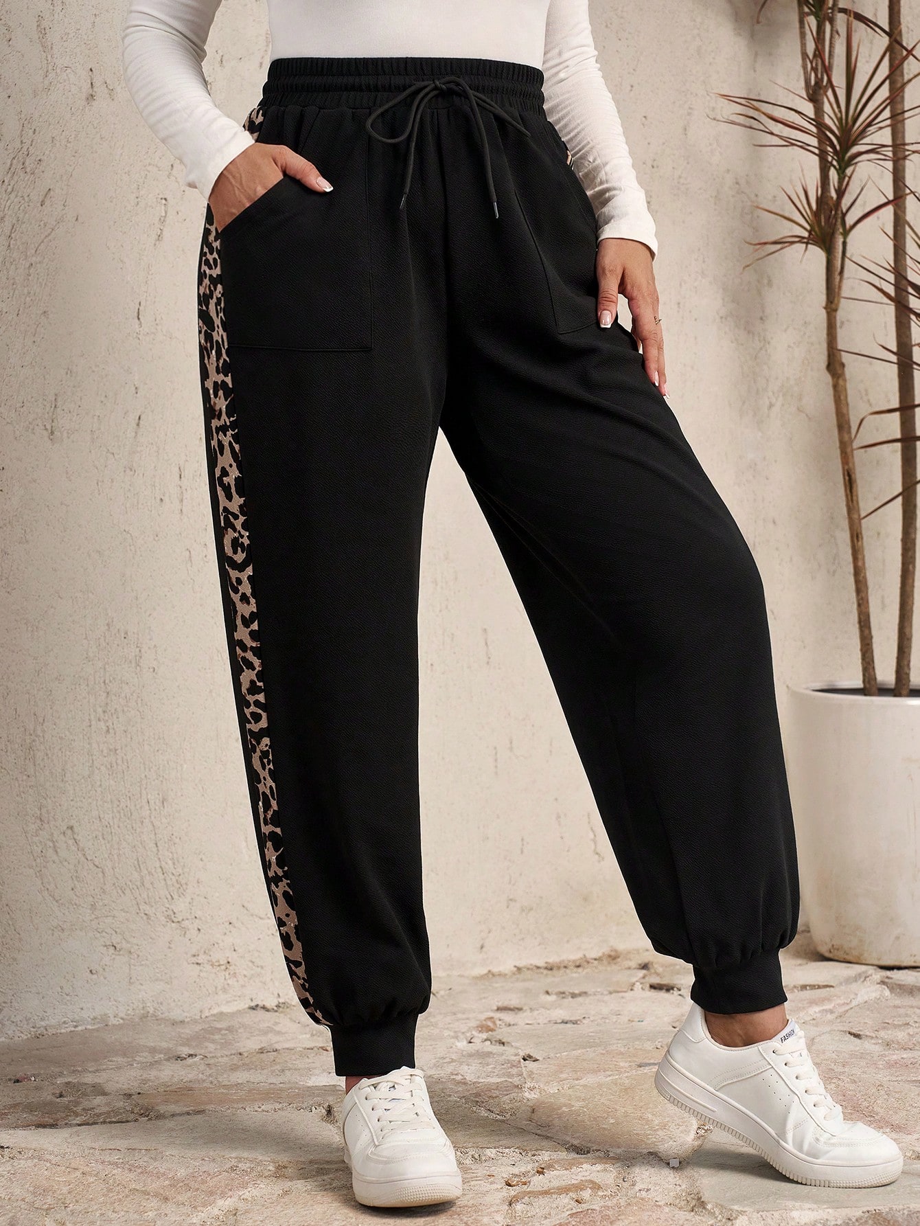 In Black Plus Size Sweatpants