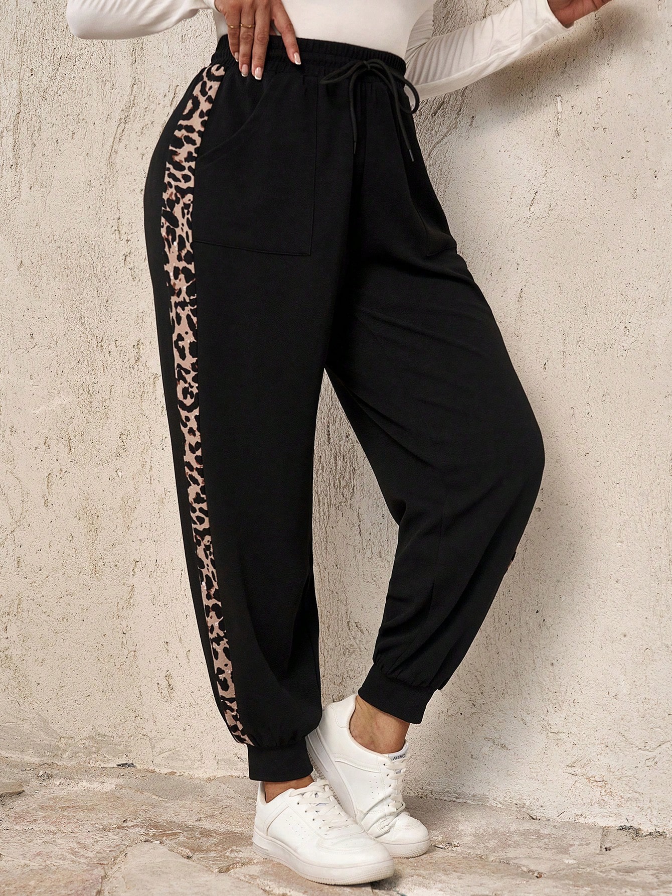 In Black Plus Size Sweatpants