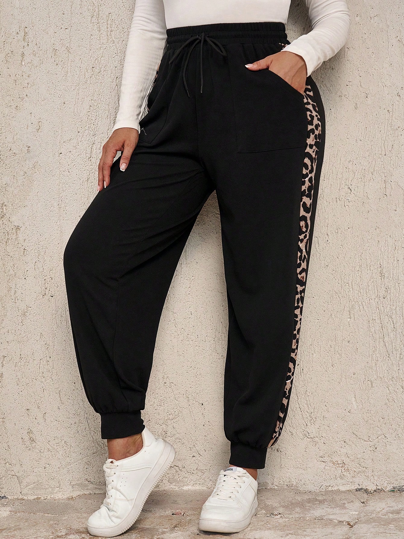 In Black Plus Size Sweatpants