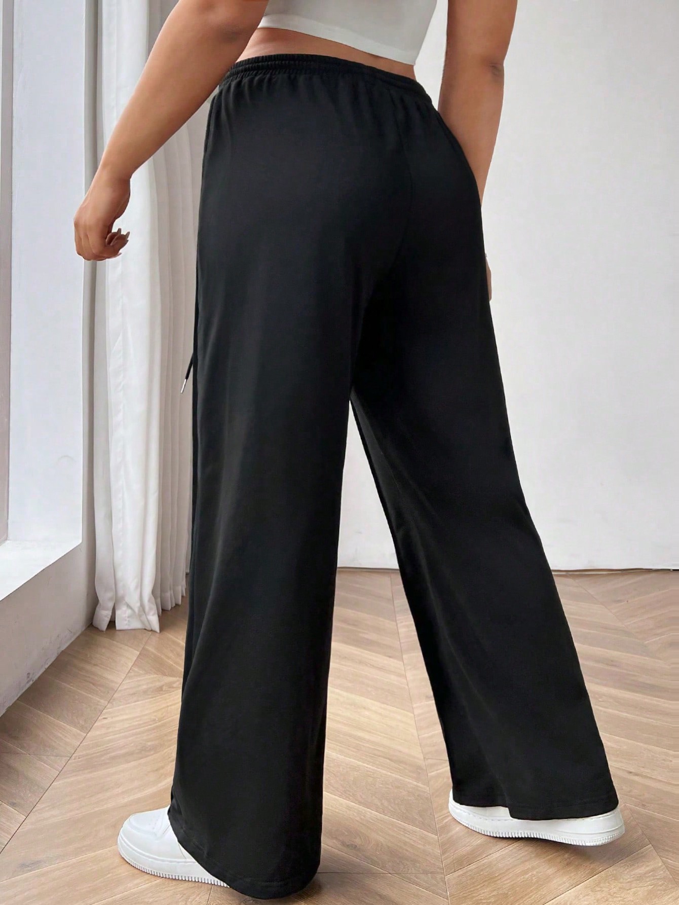 In Black Plus Size Sweatpants