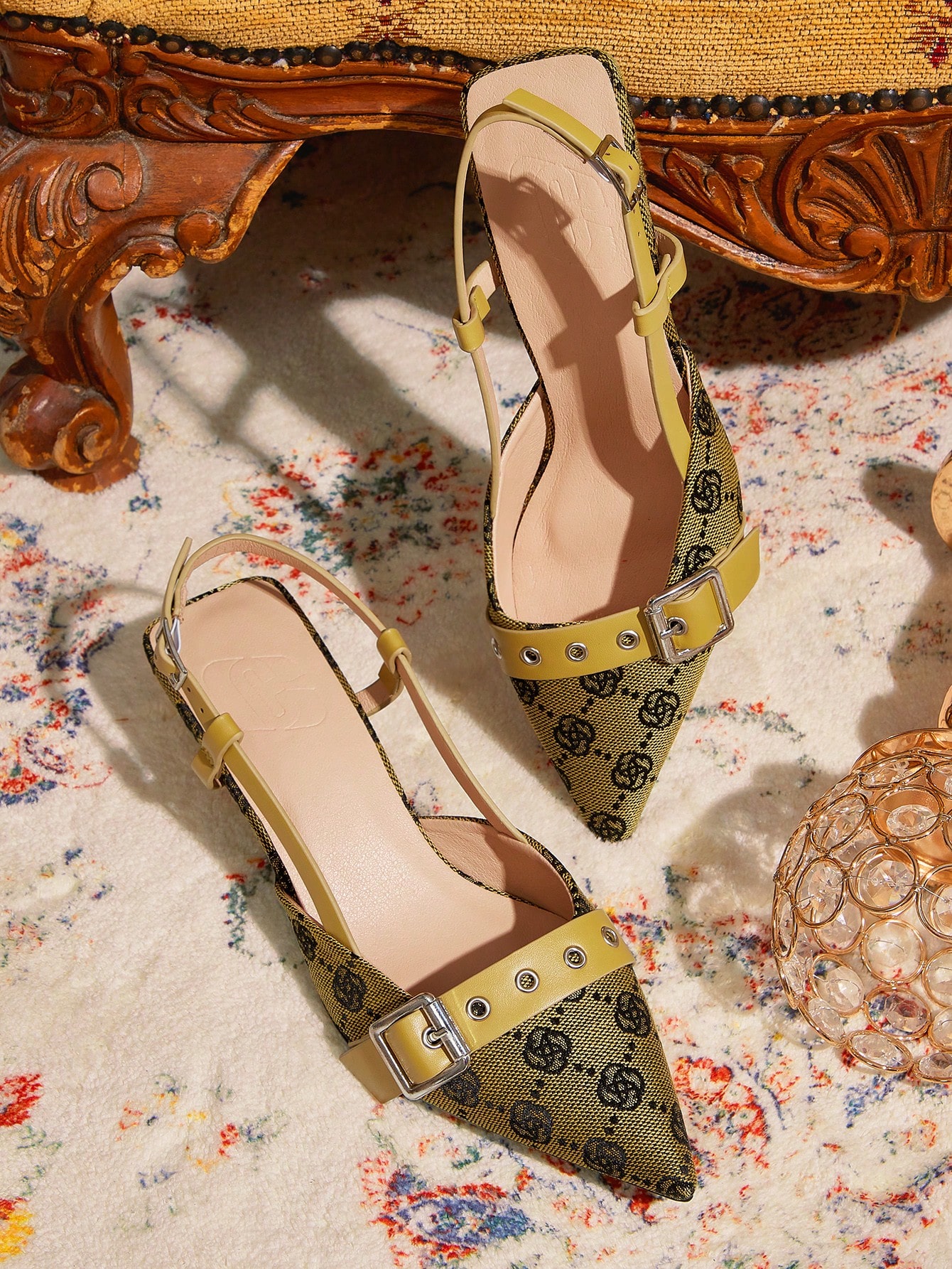 In Yellow Women Pumps