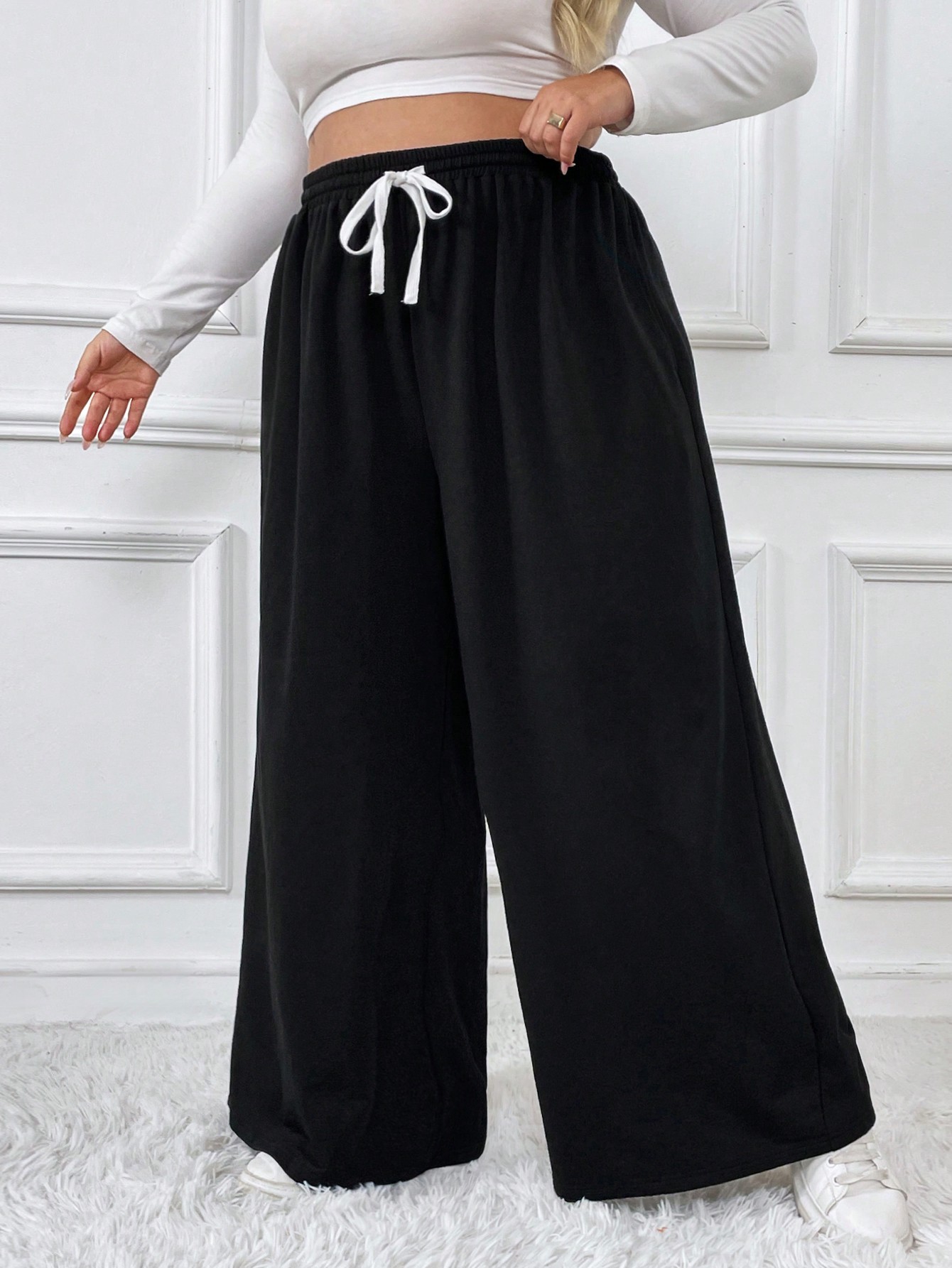 In Black Plus Size Sweatpants